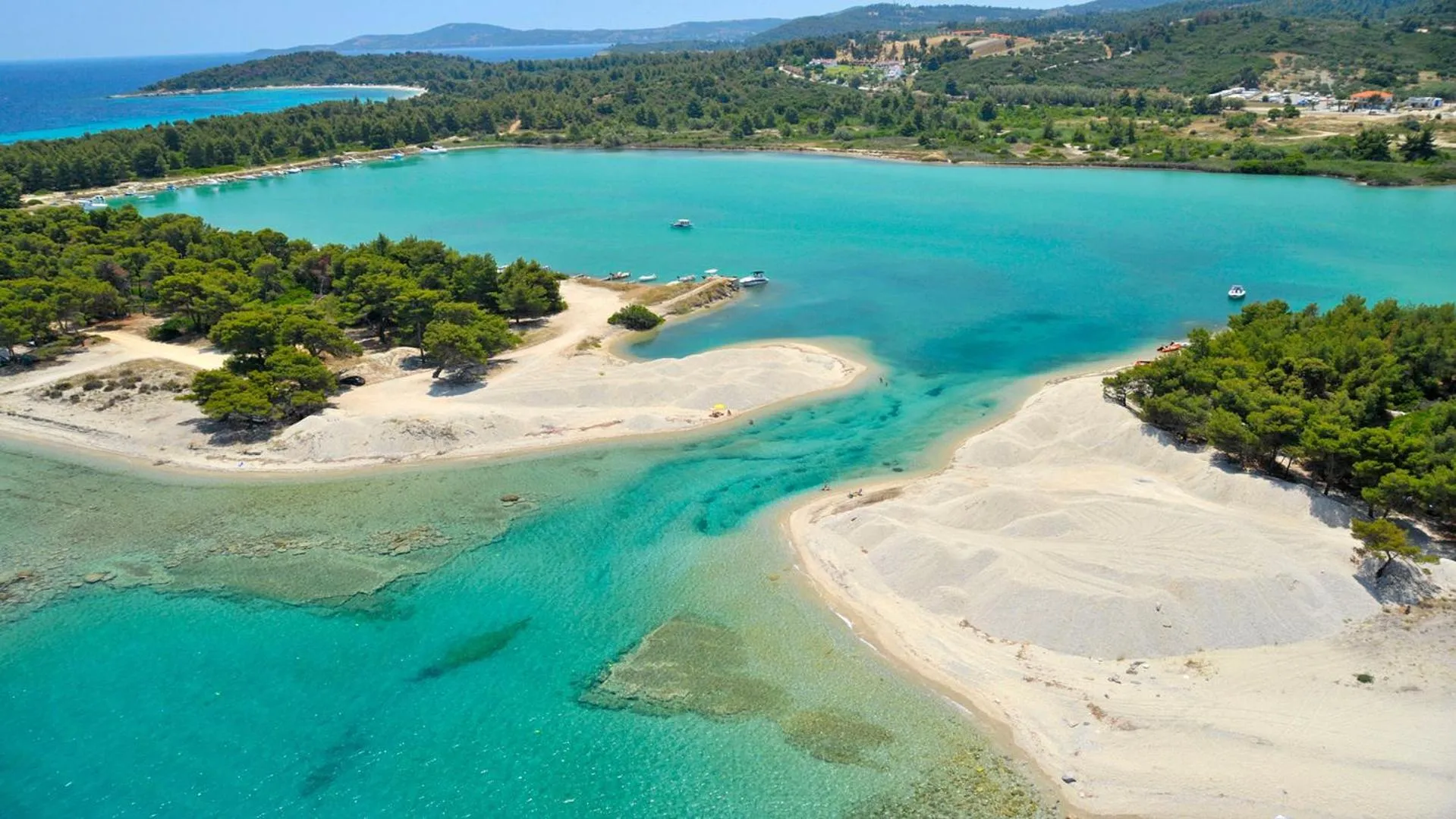 Beach in Akrogiali Exclusive Hotel (Adults Only)