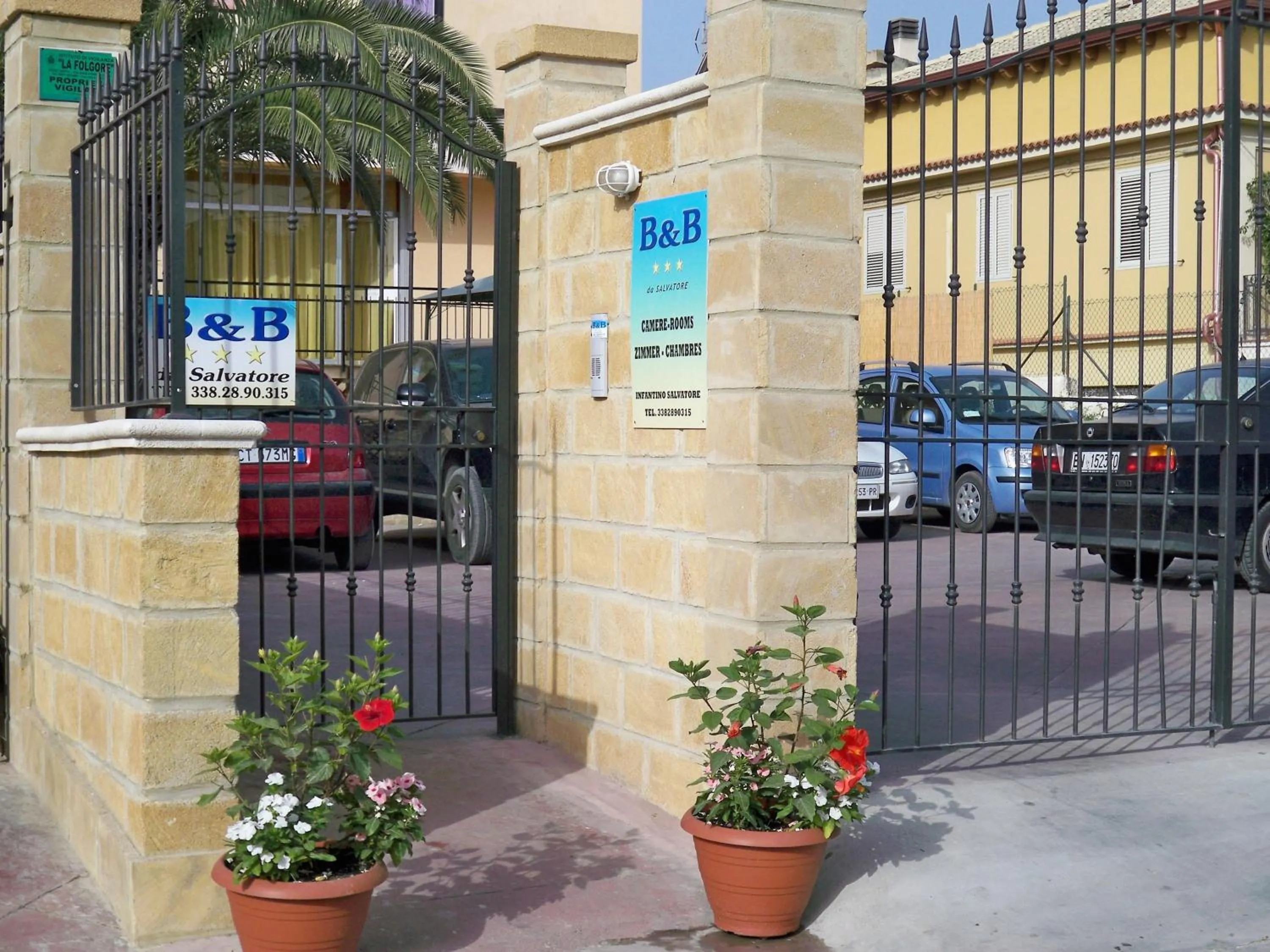 Facade/entrance in B&B Salvatore Lido di Noto