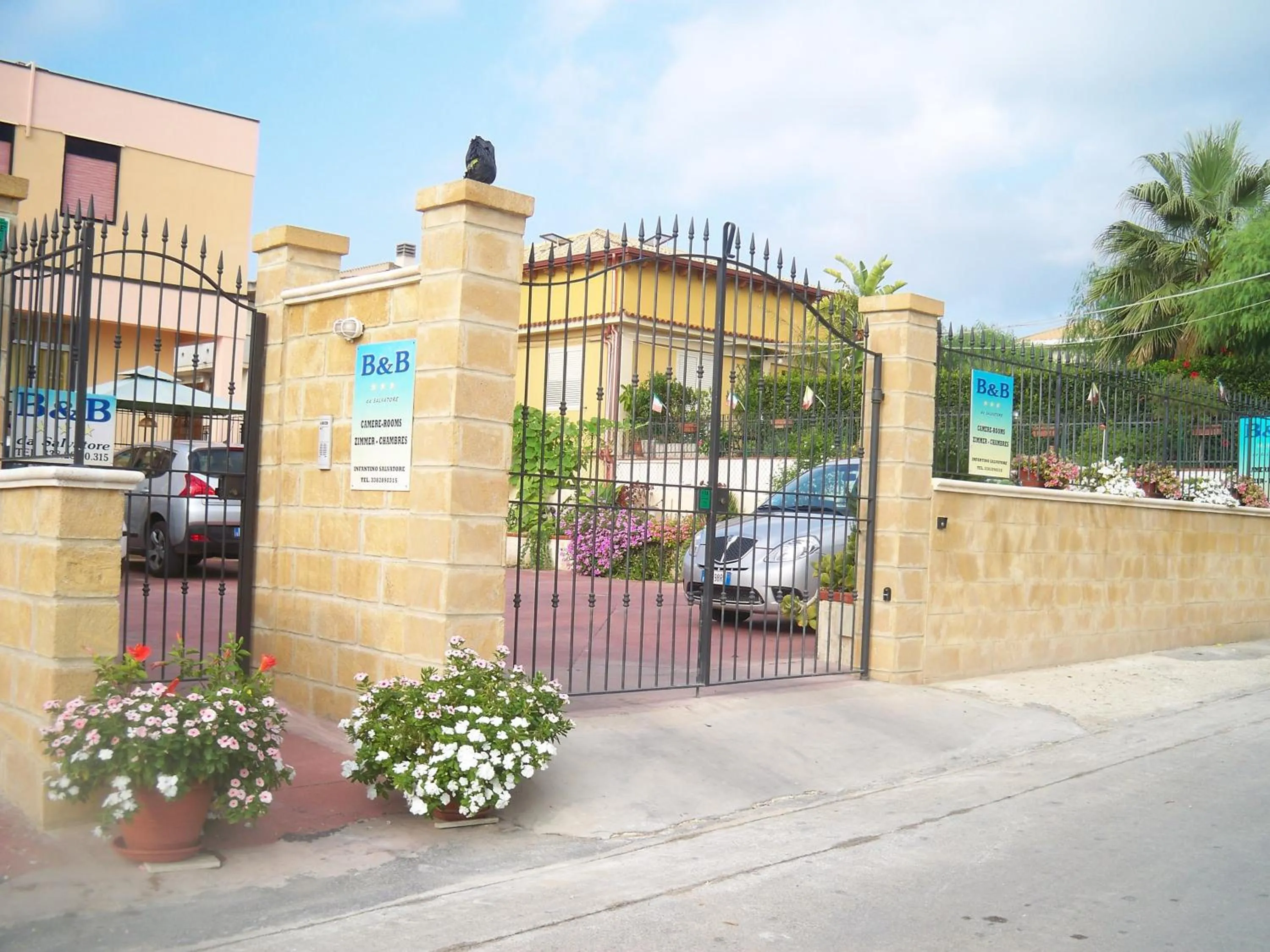 Facade/entrance in B&B Salvatore Lido di Noto