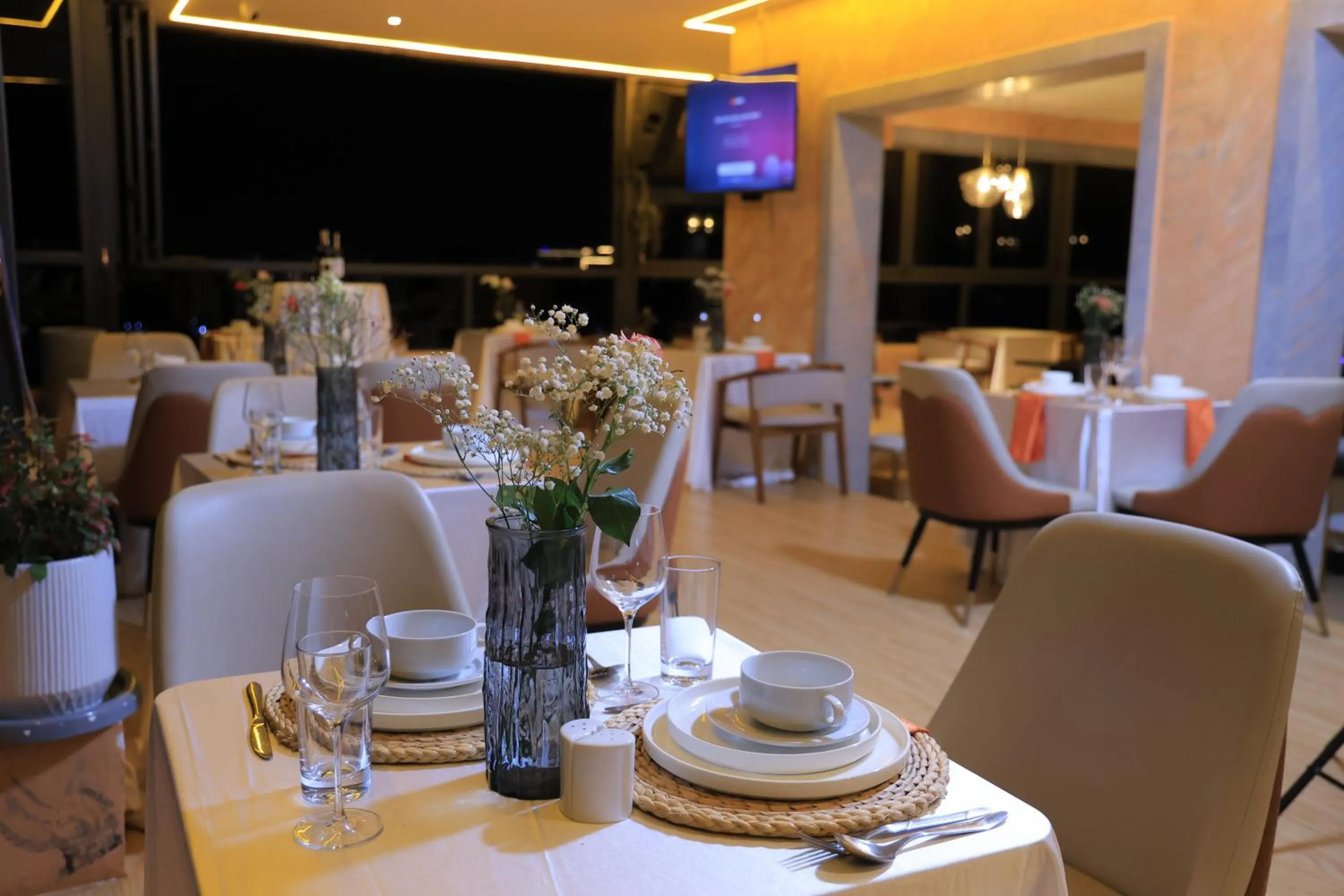 Restaurant/places to eat in Abrish Hotel and Apartment