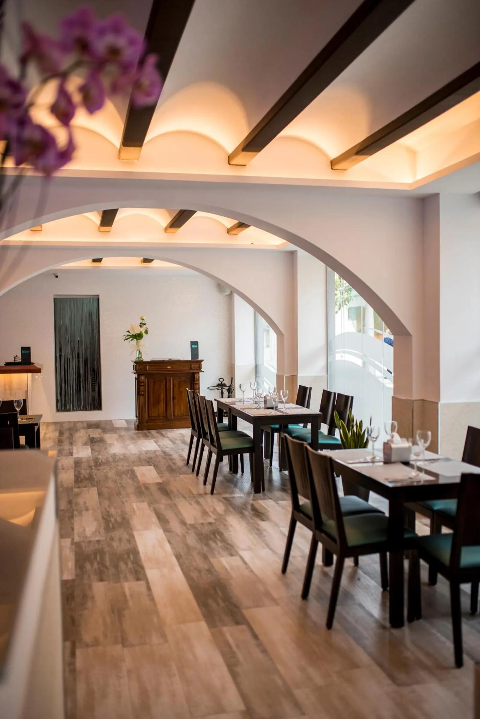 Restaurant/places to eat in Hotel Tarba