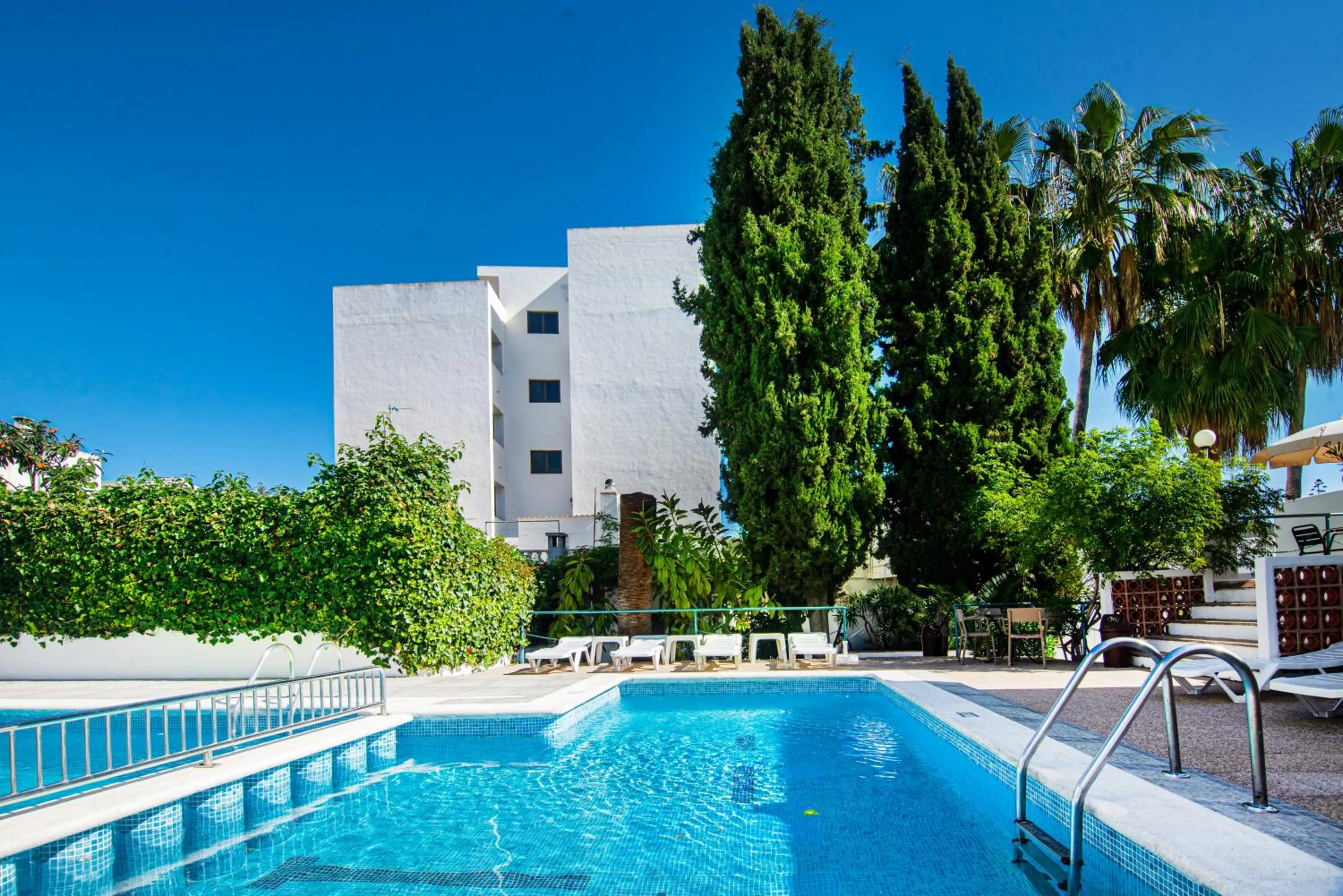 Swimming pool in Hotel Tarba