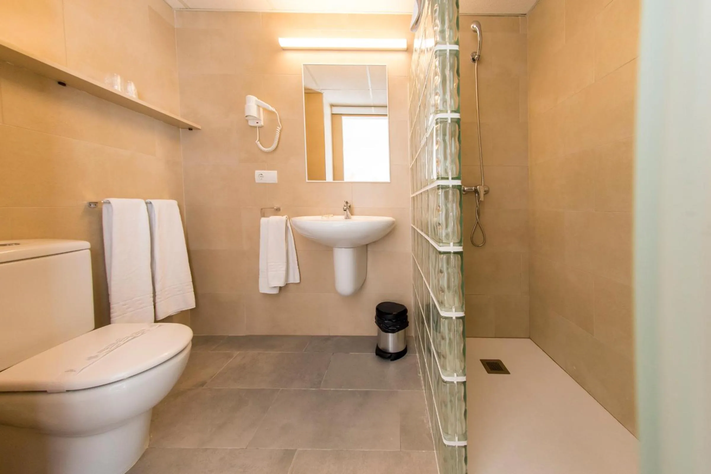 Bathroom in Hotel Tarba