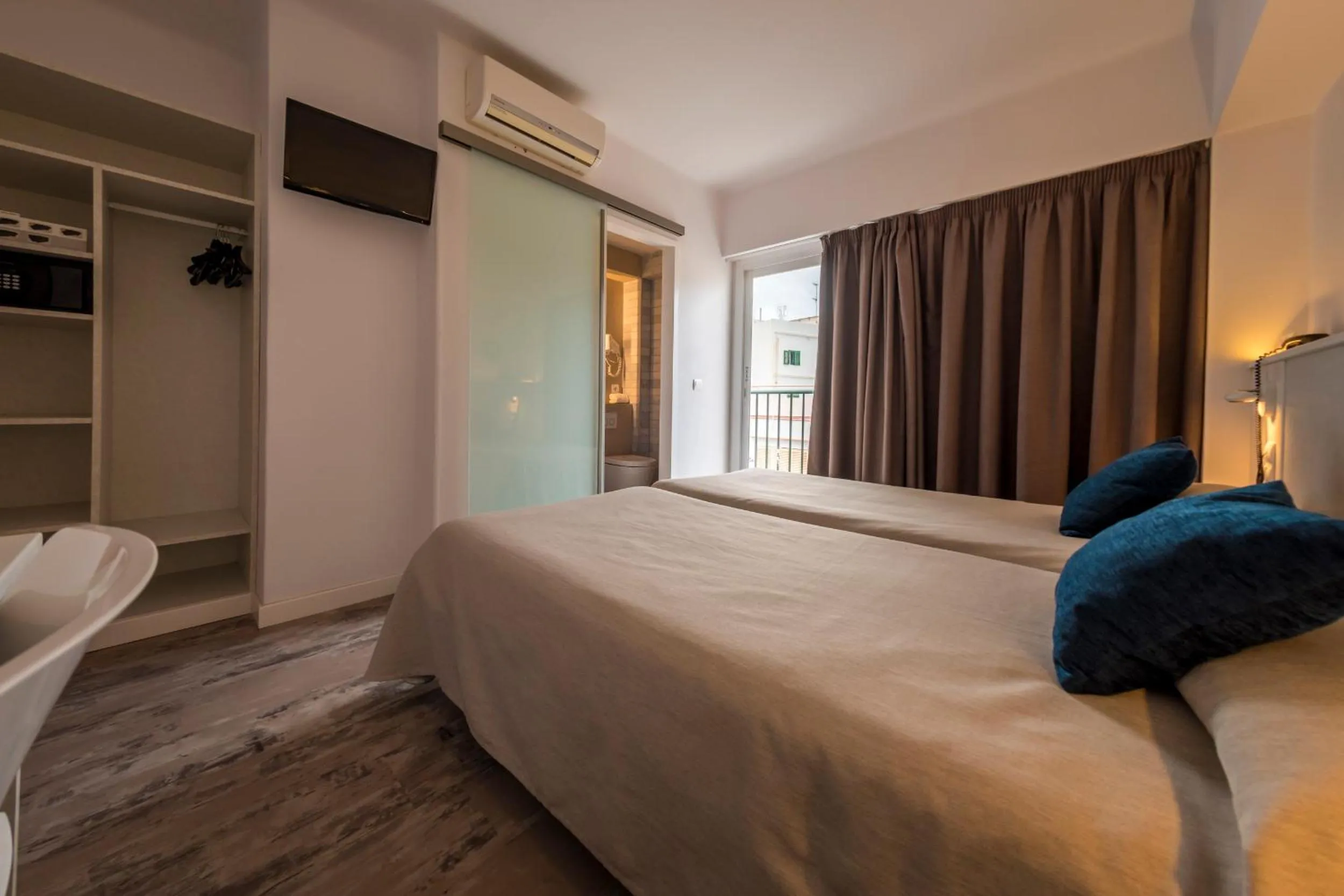 Photo of the whole room, Bed in Hotel Tarba