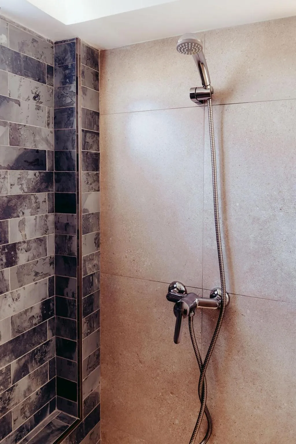 Shower in Hotel Tarba