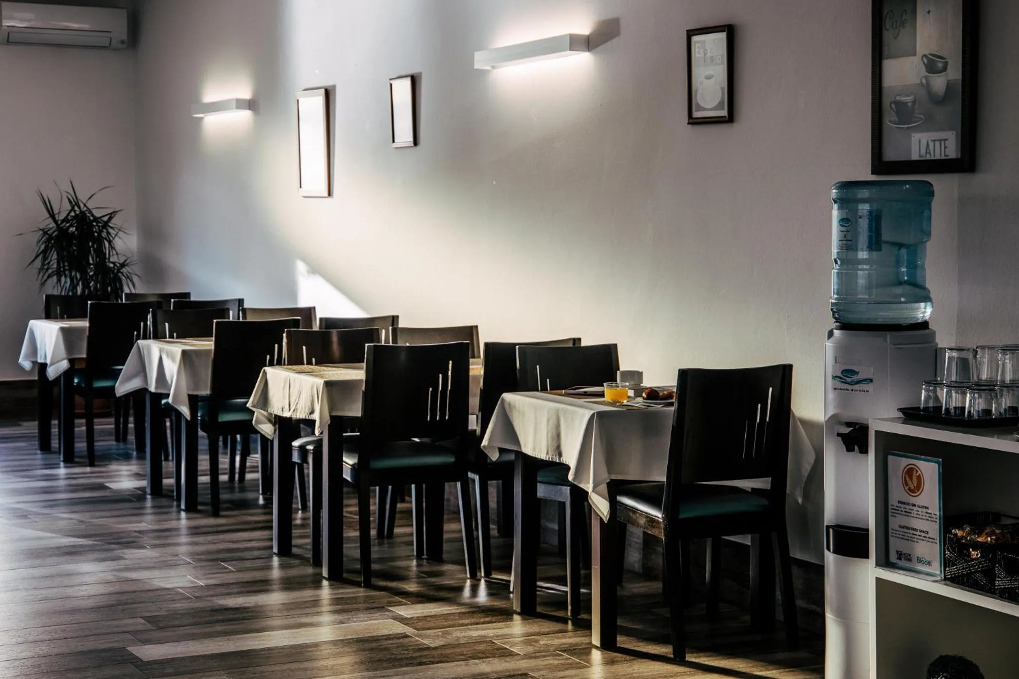 Dining area in Hotel Tarba