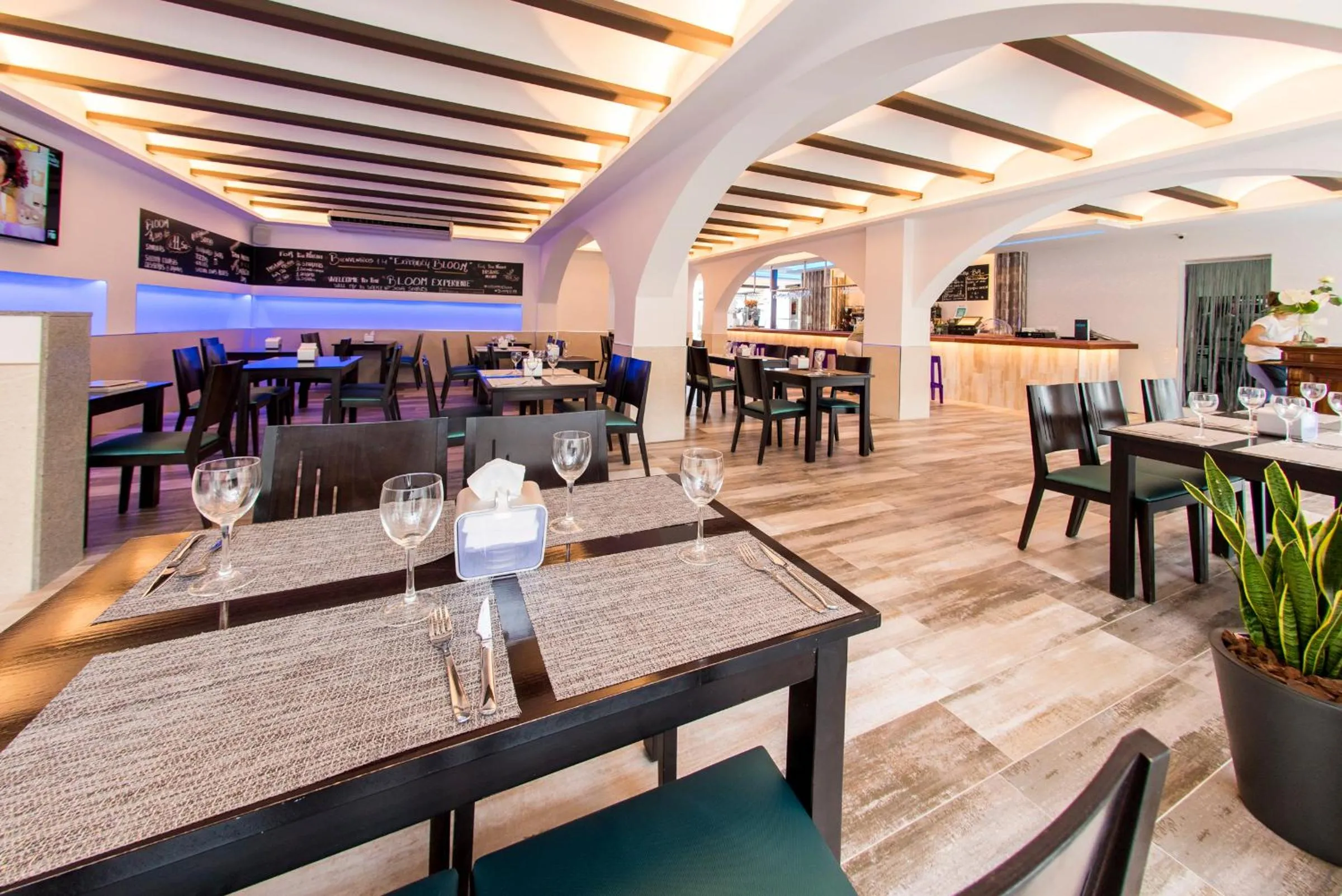 Restaurant/places to eat in Hotel Tarba