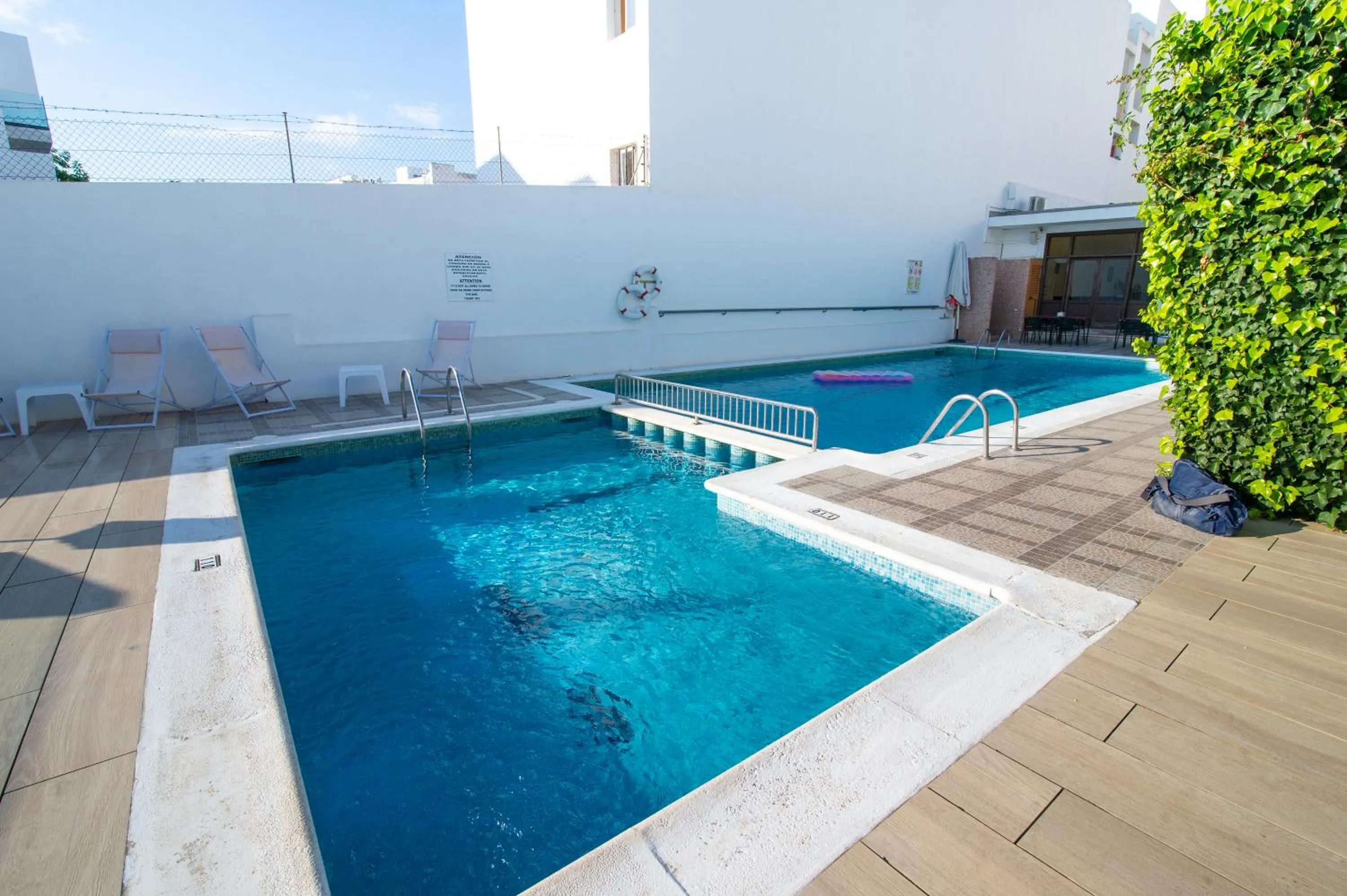 Swimming pool in Hotel Tarba
