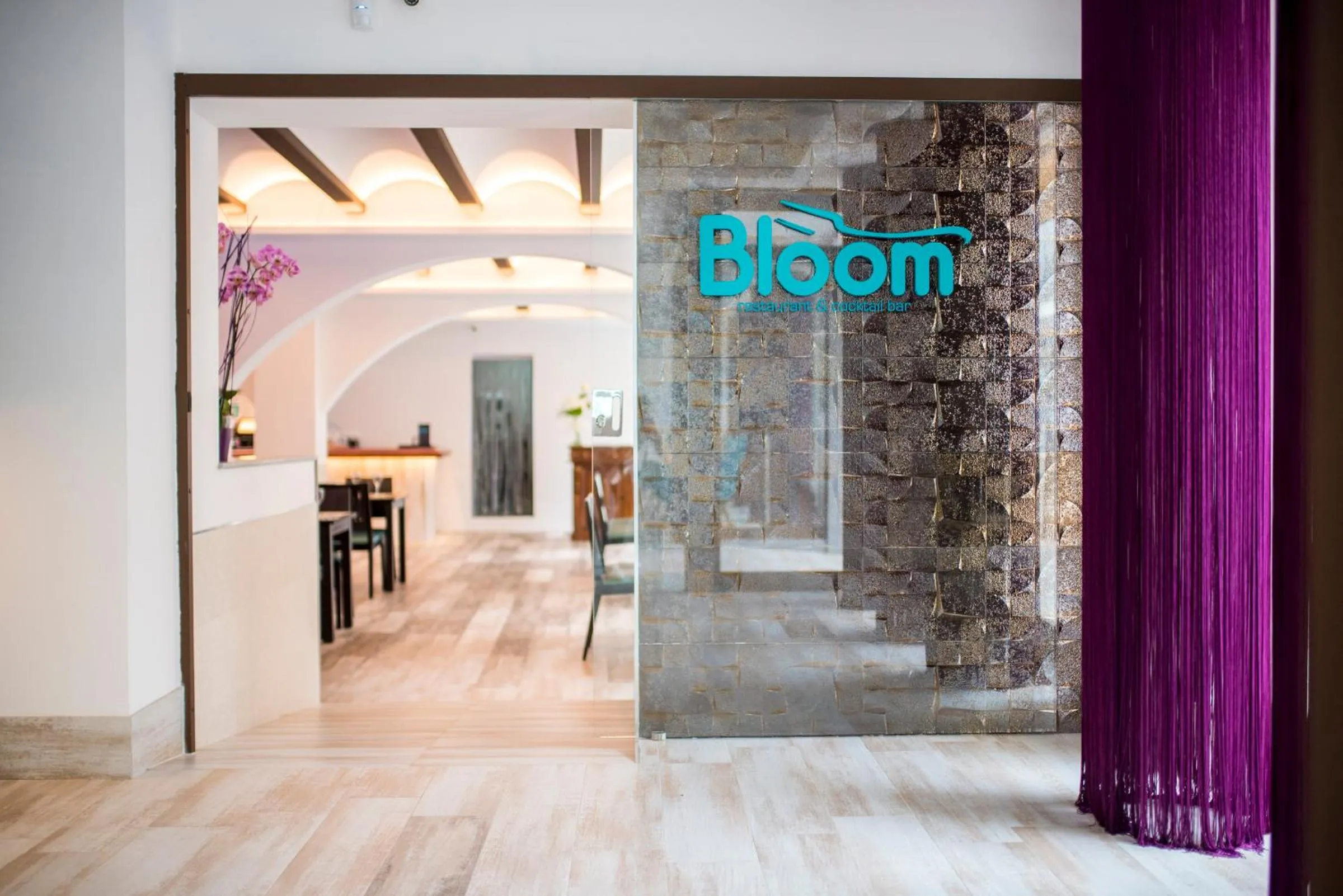 Restaurant/places to eat in Hotel Tarba