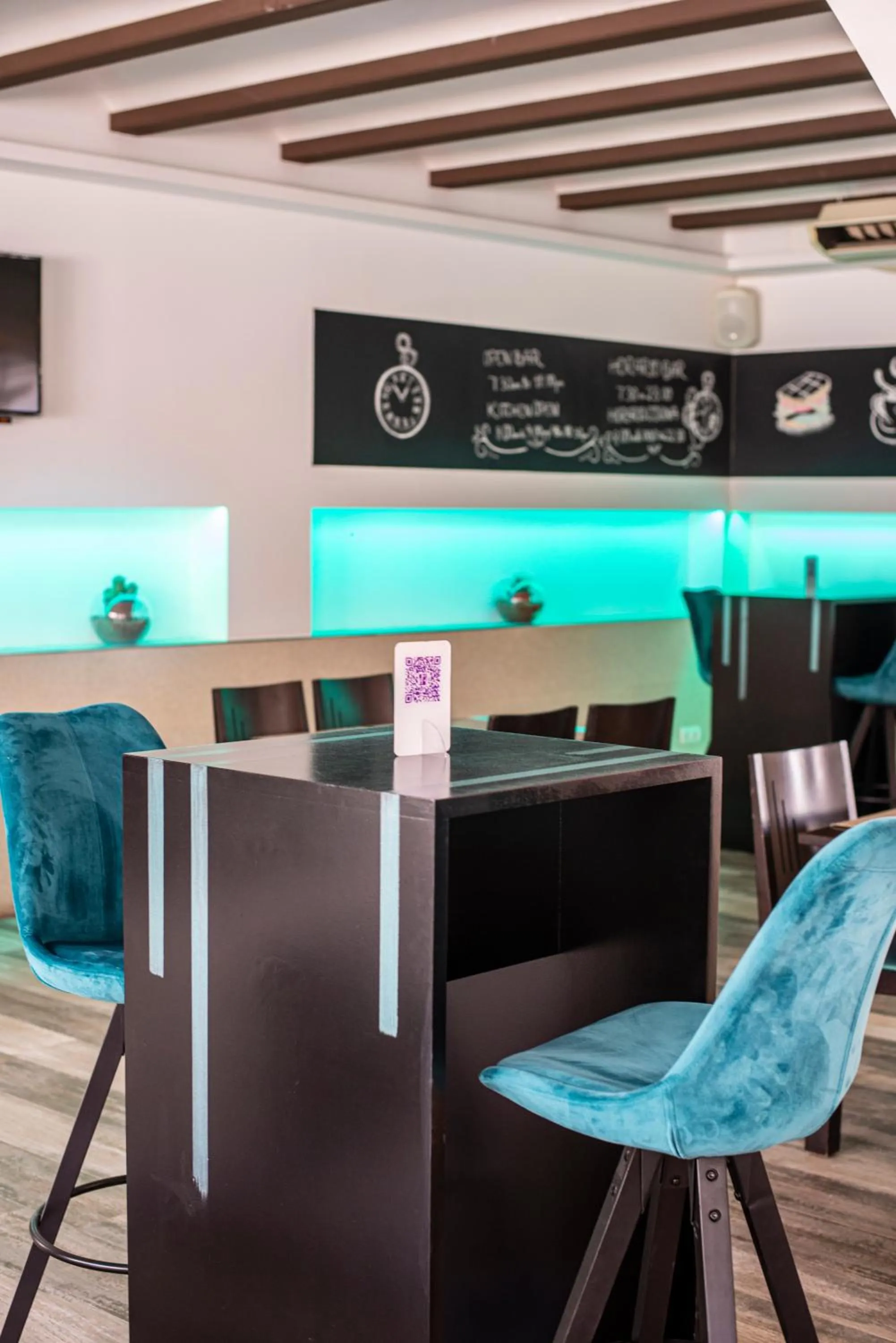 Restaurant/places to eat in Hotel Tarba