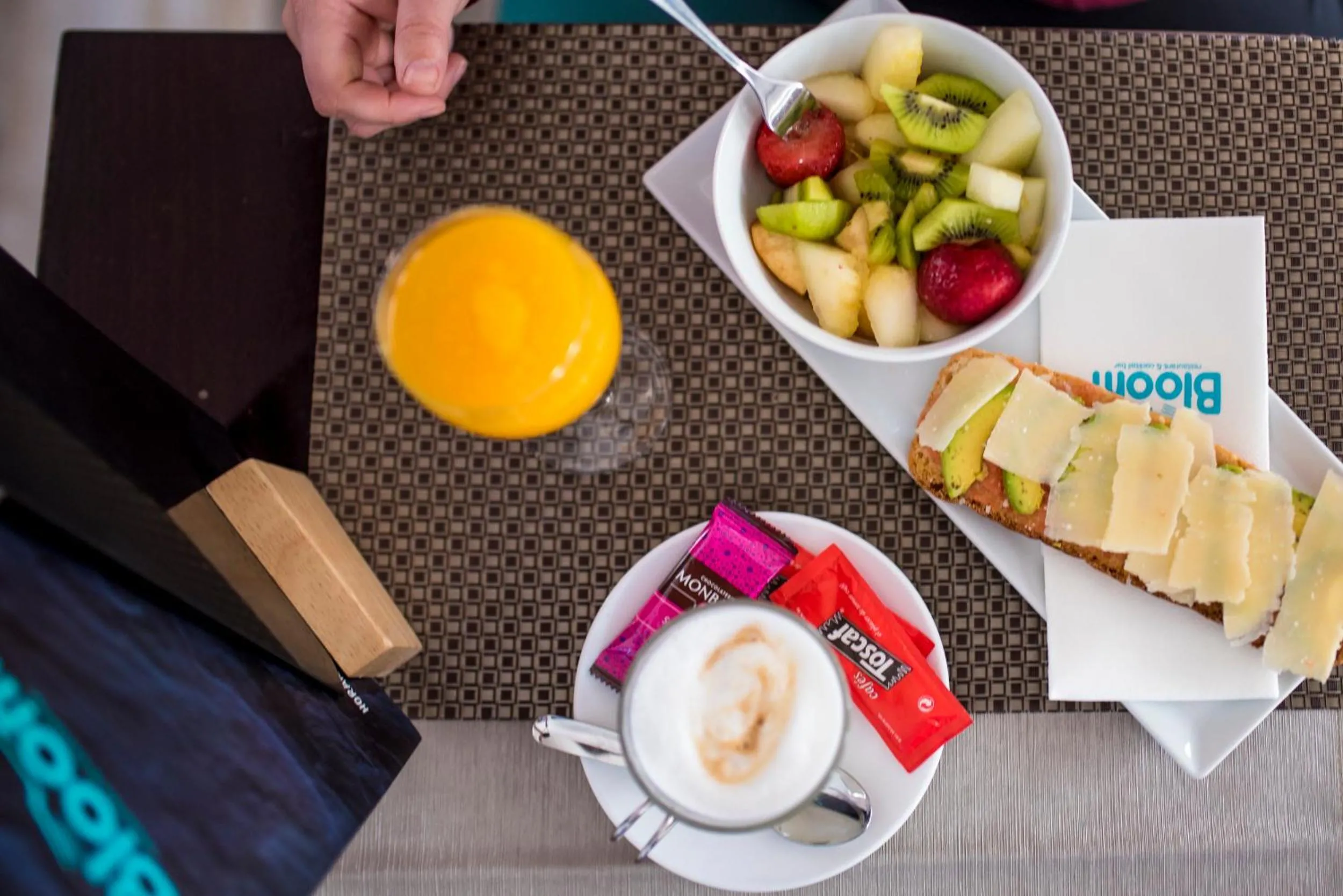 Restaurant/places to eat in Hotel Tarba