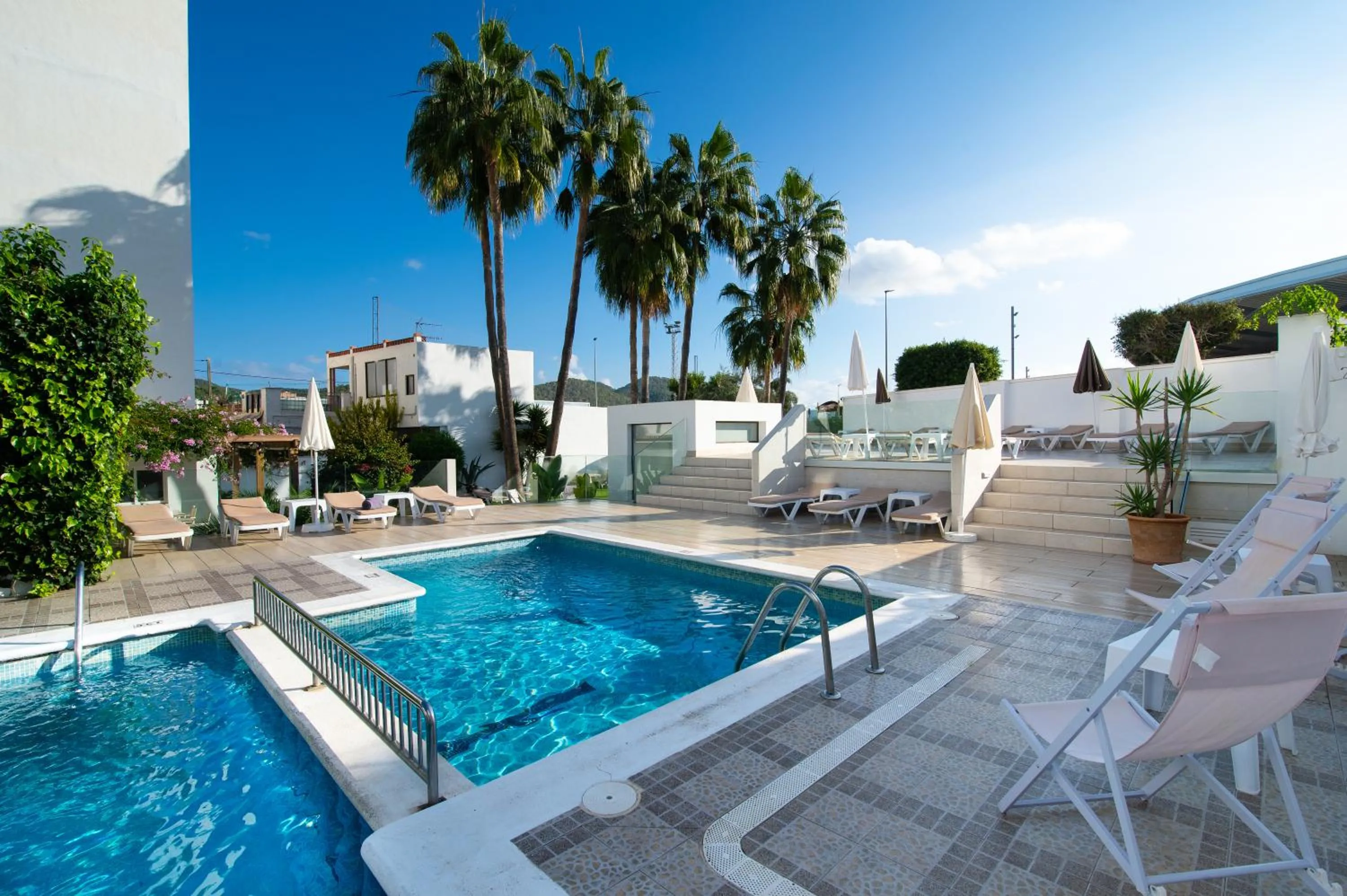 Swimming pool in Hotel Tarba