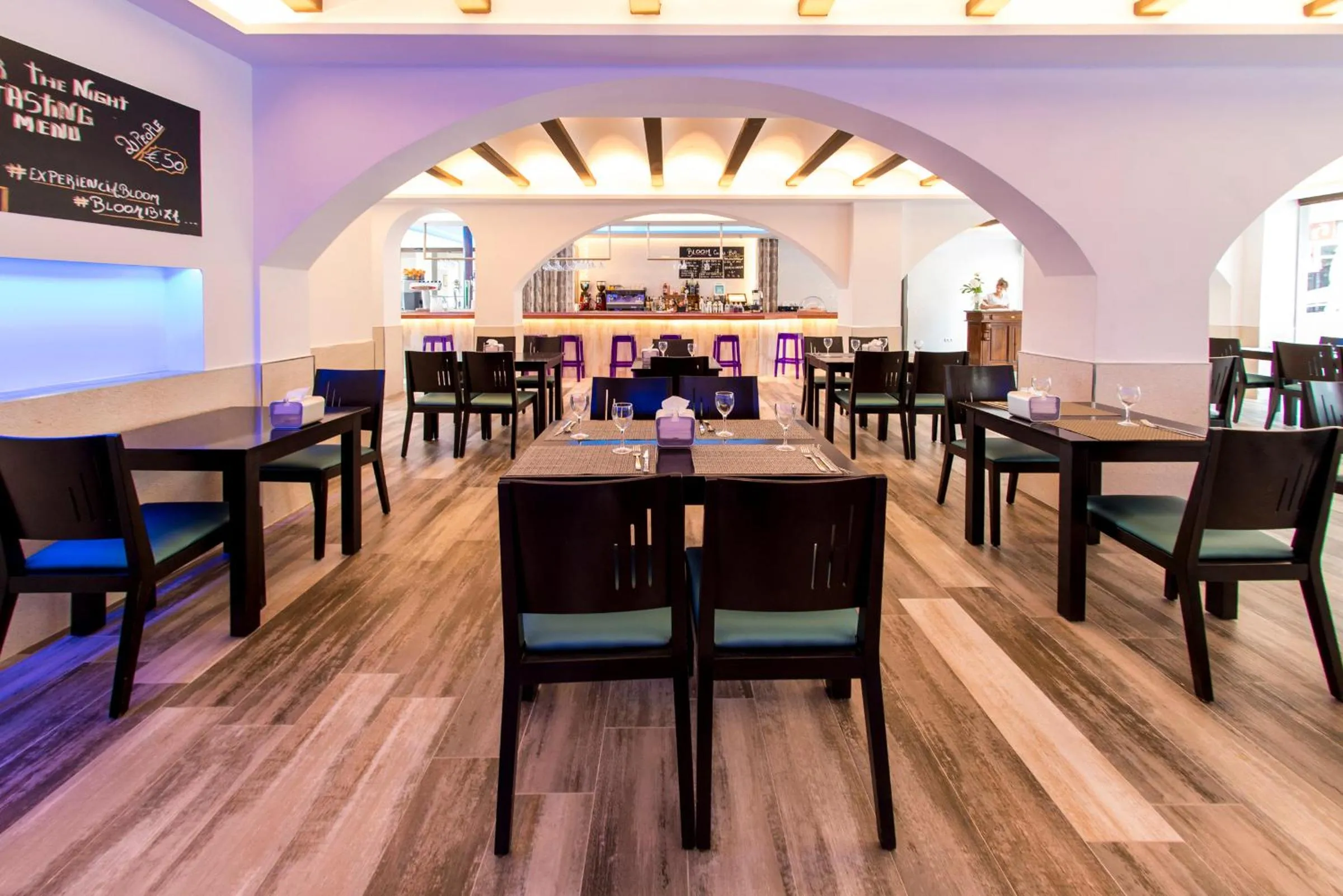 Restaurant/places to eat in Hotel Tarba