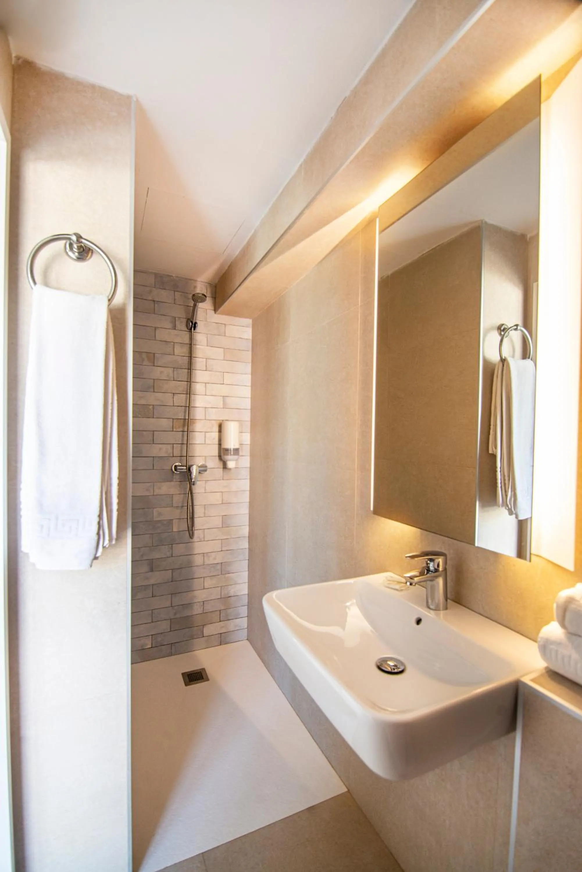 Bathroom in Hotel Tarba