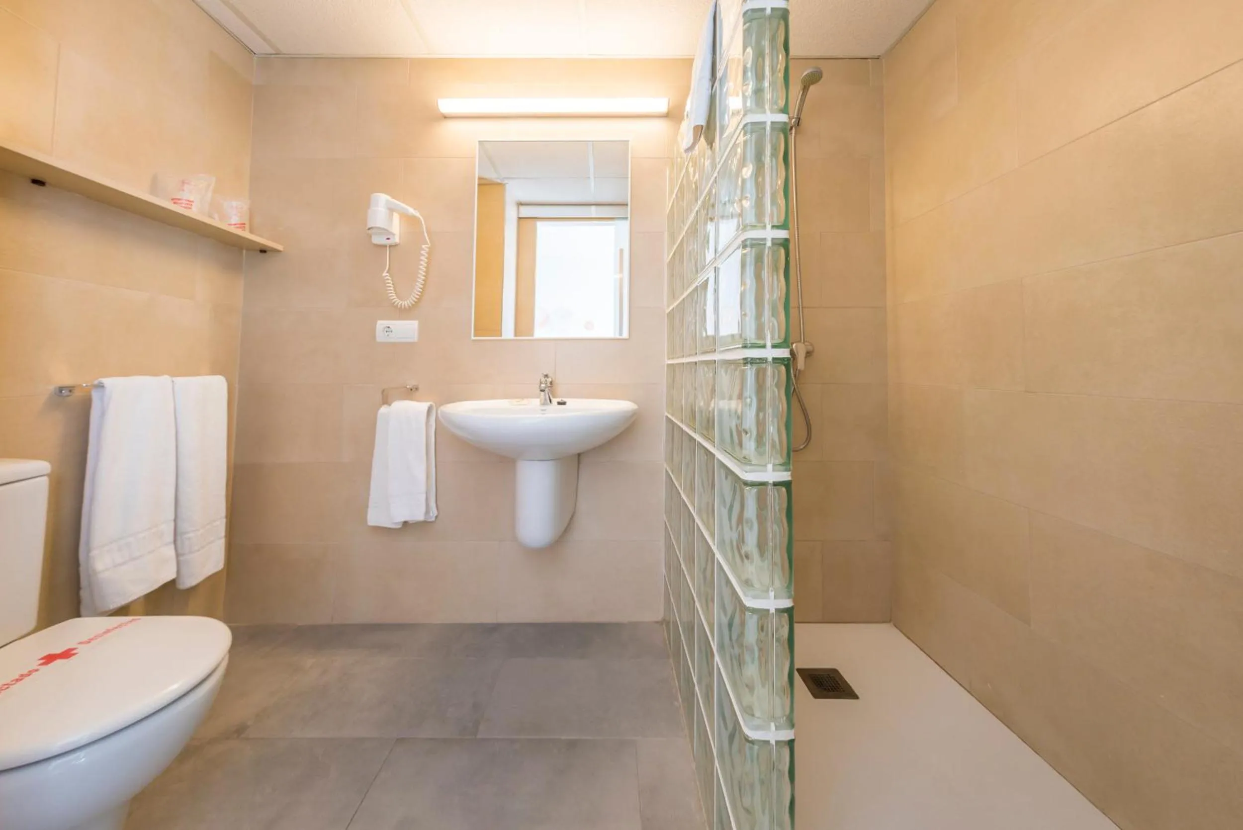 Toilet in Hotel Tarba