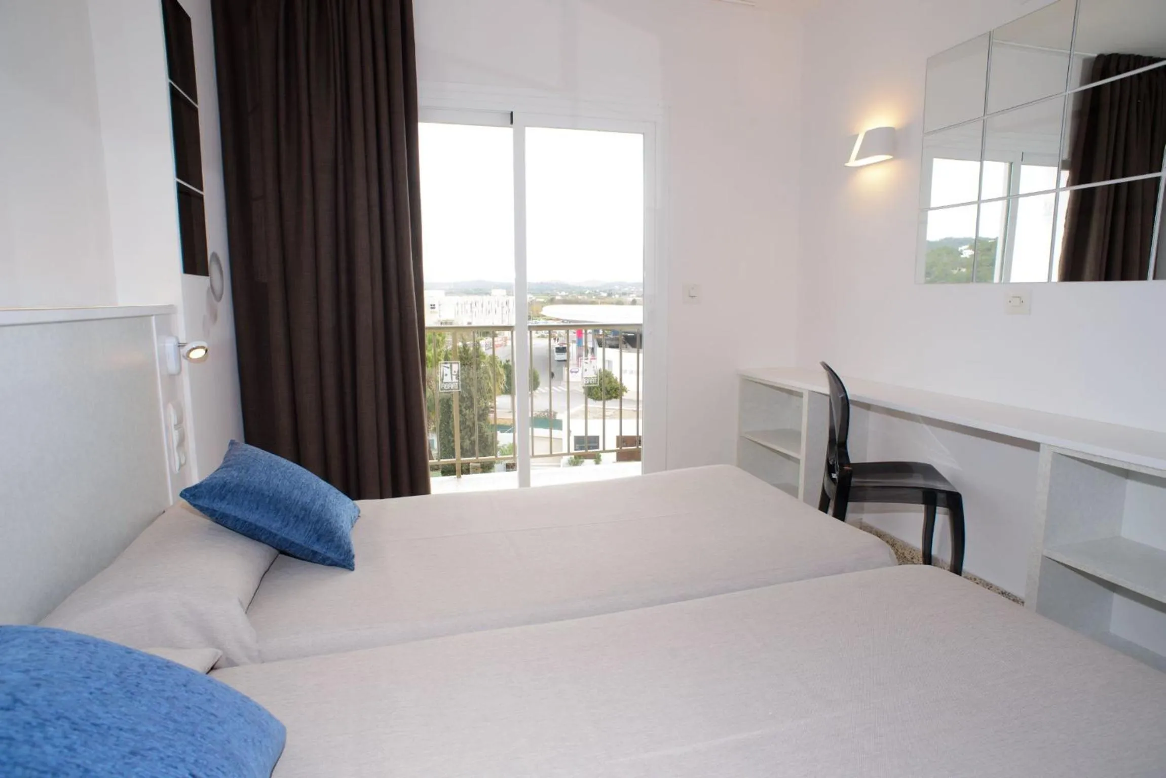 View (from property/room), Bed in Hotel Tarba