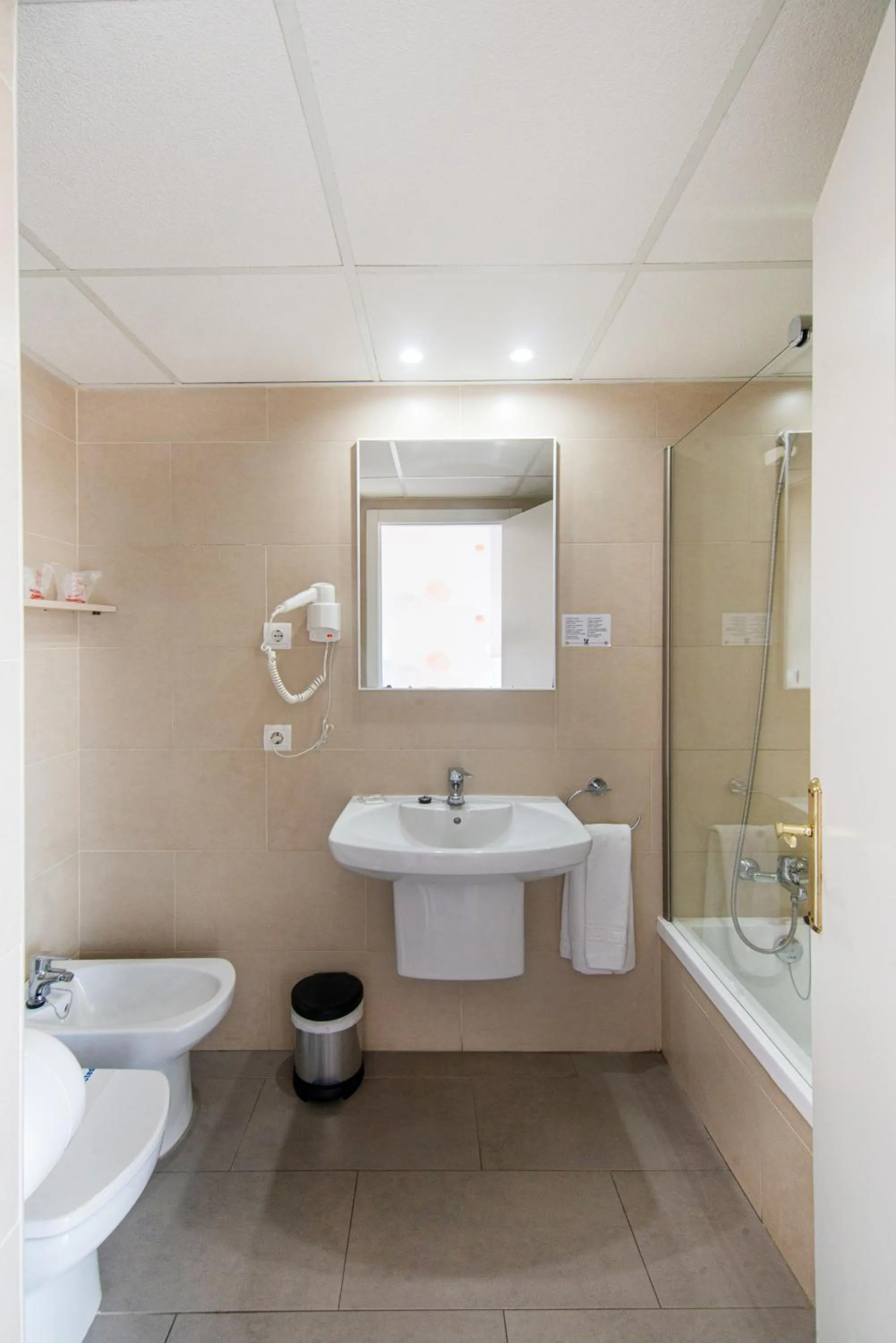 Bathroom in Hotel Tarba