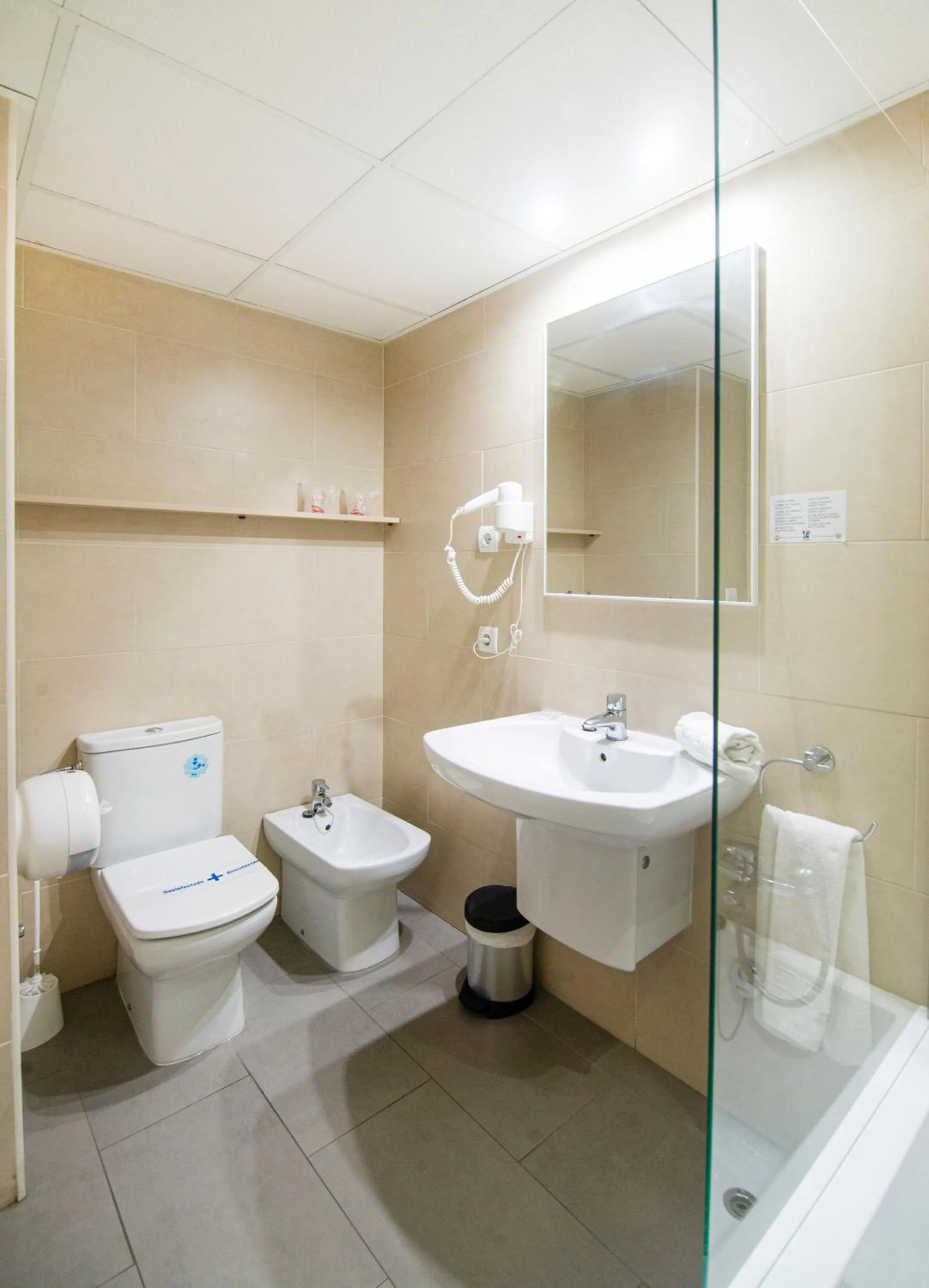 Bathroom in Hotel Tarba
