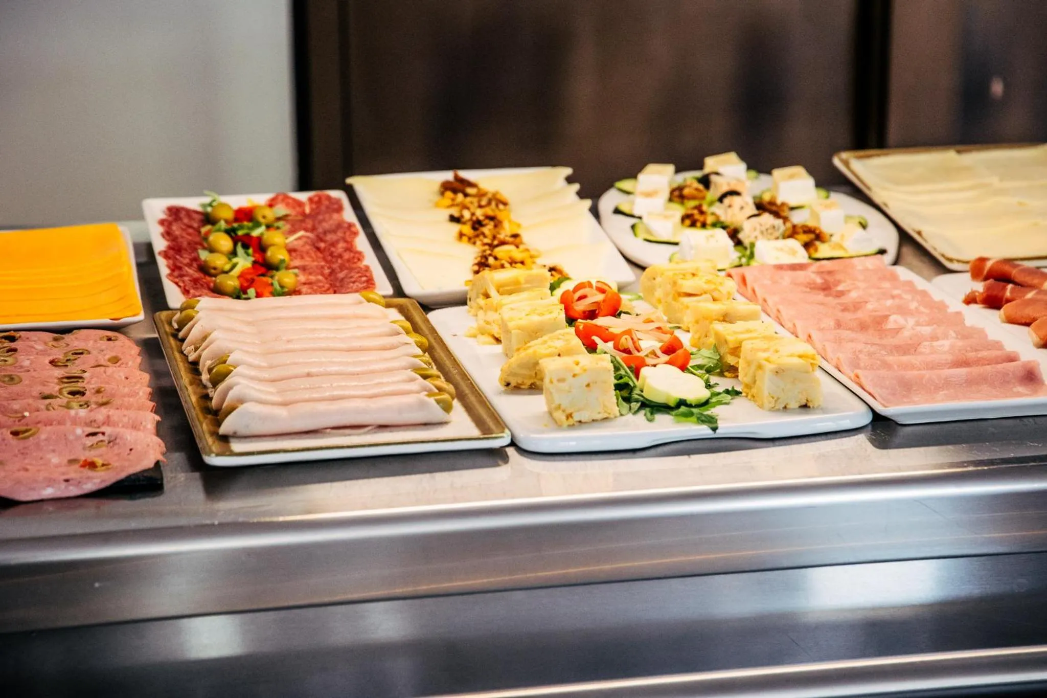 Buffet breakfast in Hotel Tarba