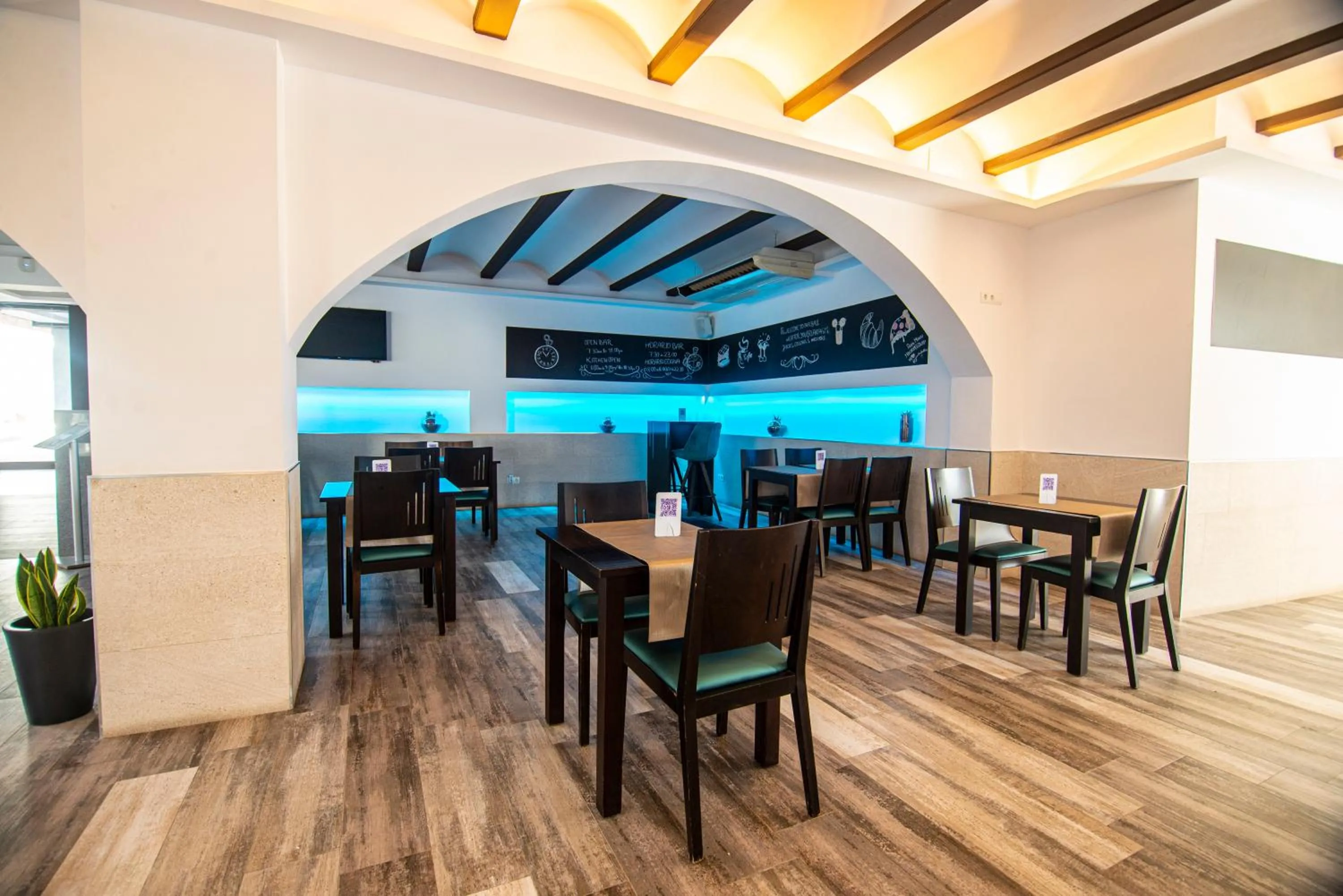 Restaurant/places to eat in Hotel Tarba