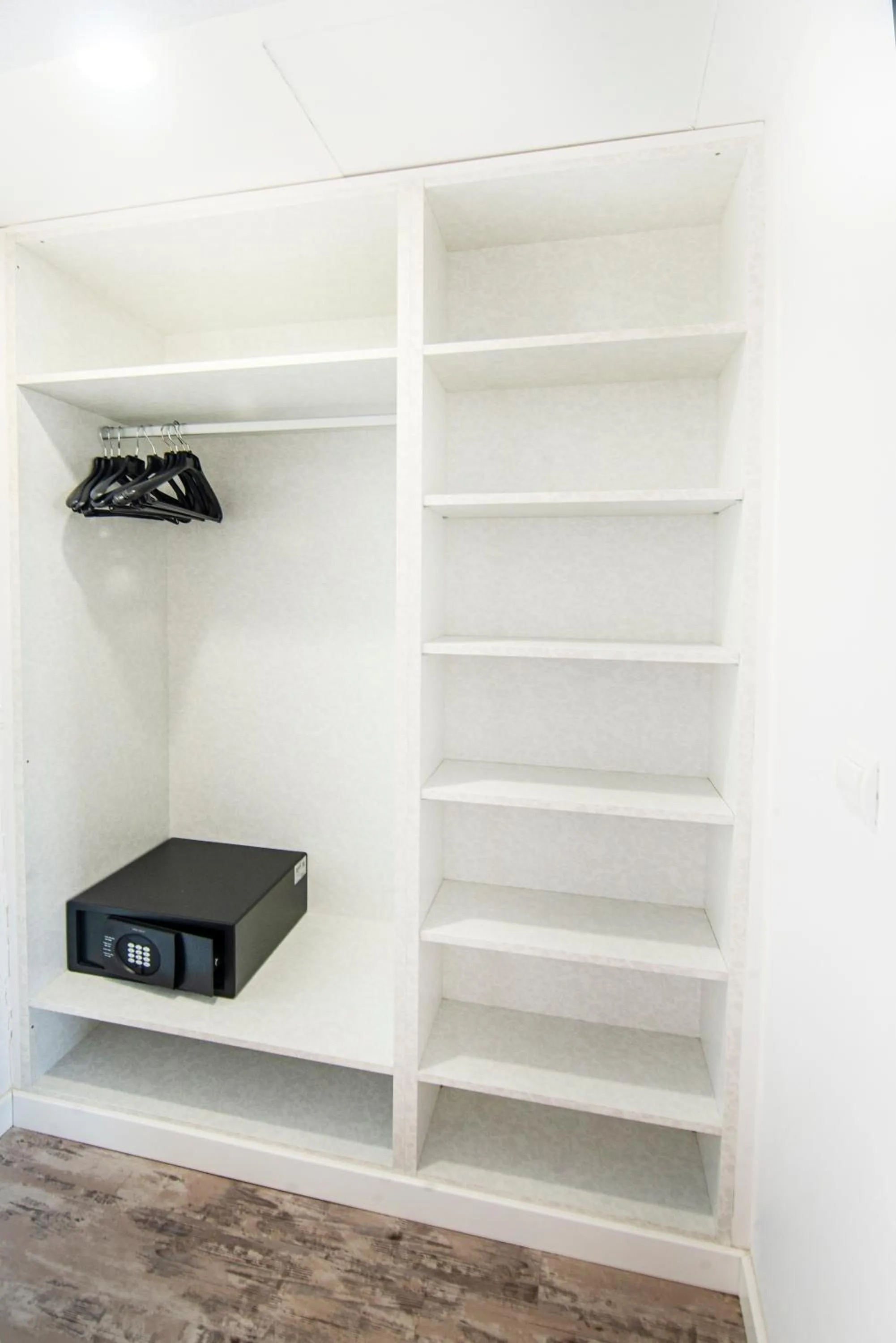 wardrobe in Hotel Tarba