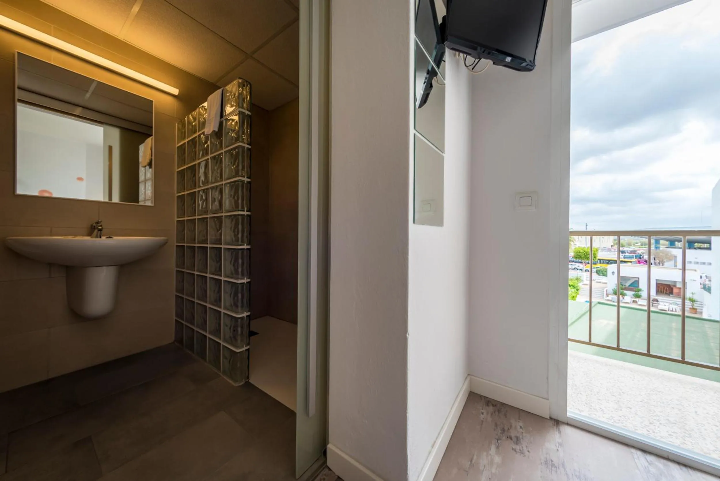 Bathroom in Hotel Tarba