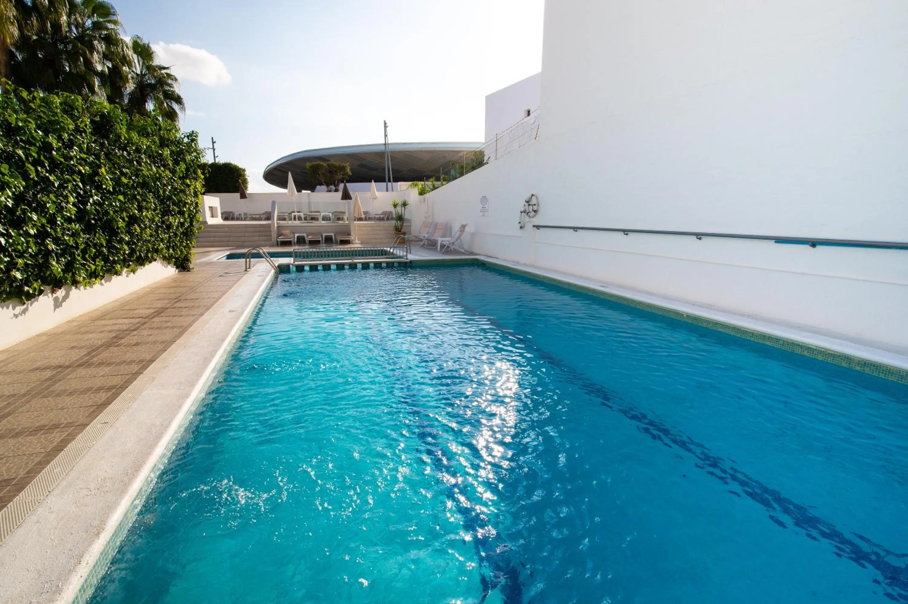 Swimming pool in Hotel Tarba