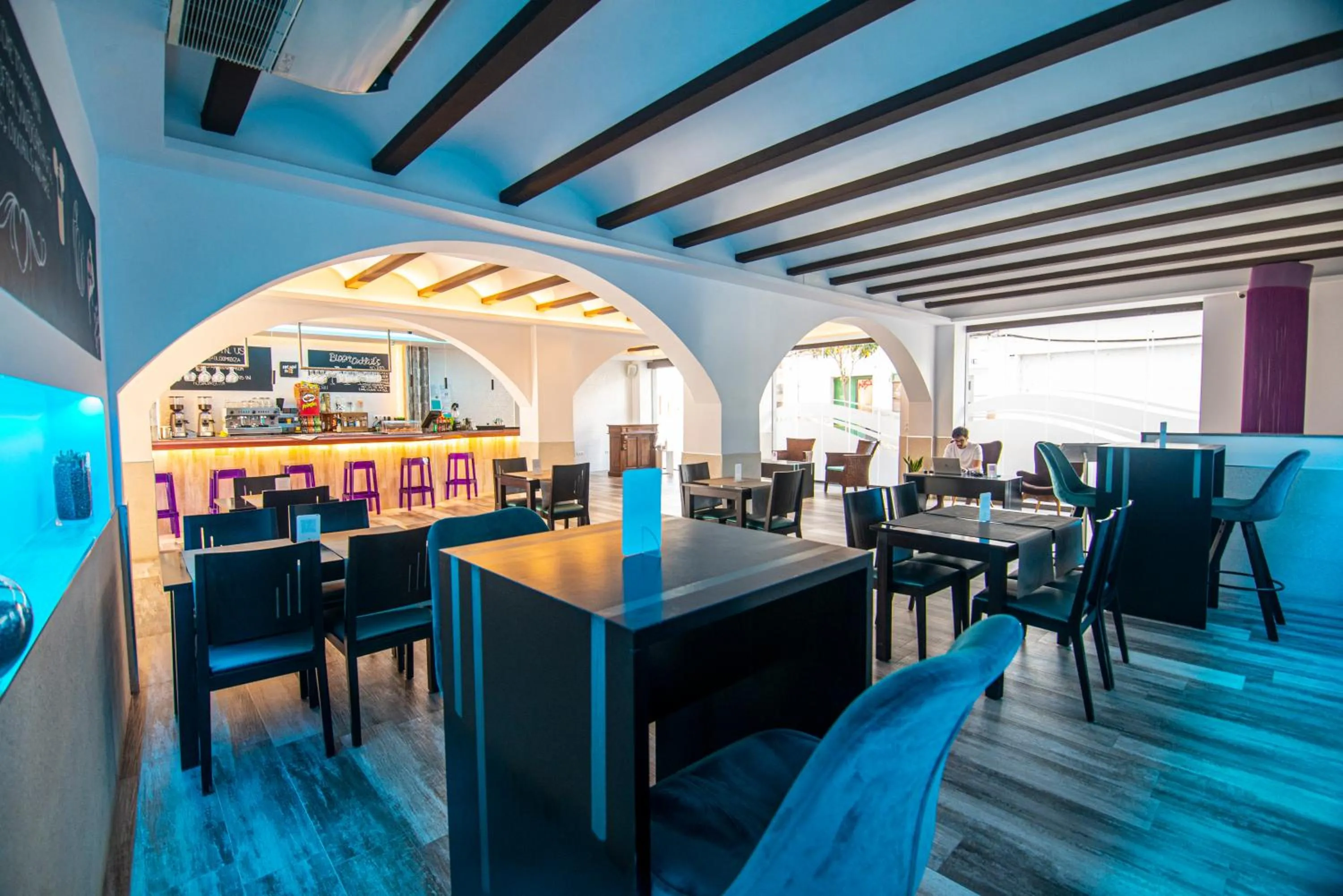 Restaurant/places to eat in Hotel Tarba