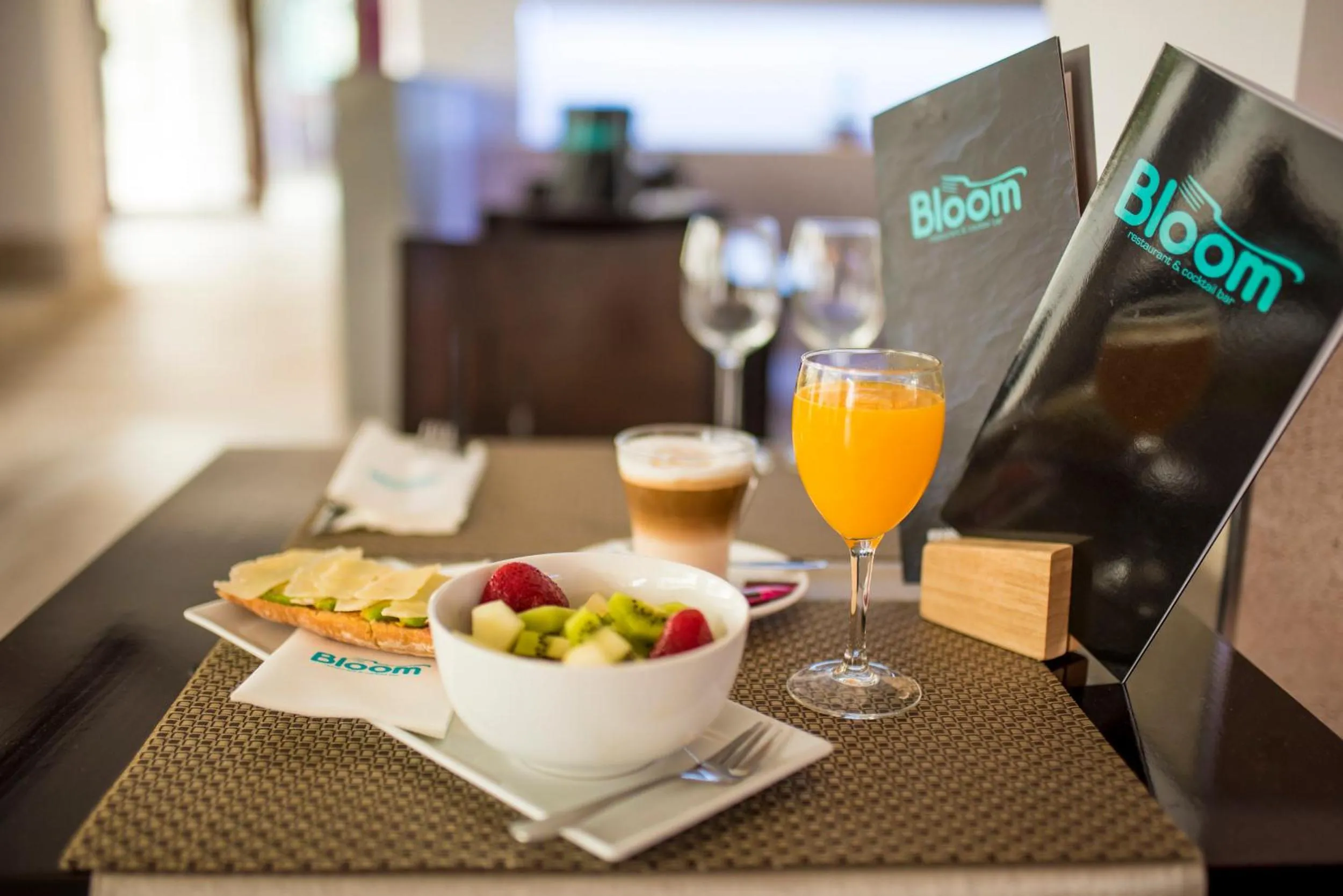Restaurant/places to eat in Hotel Tarba
