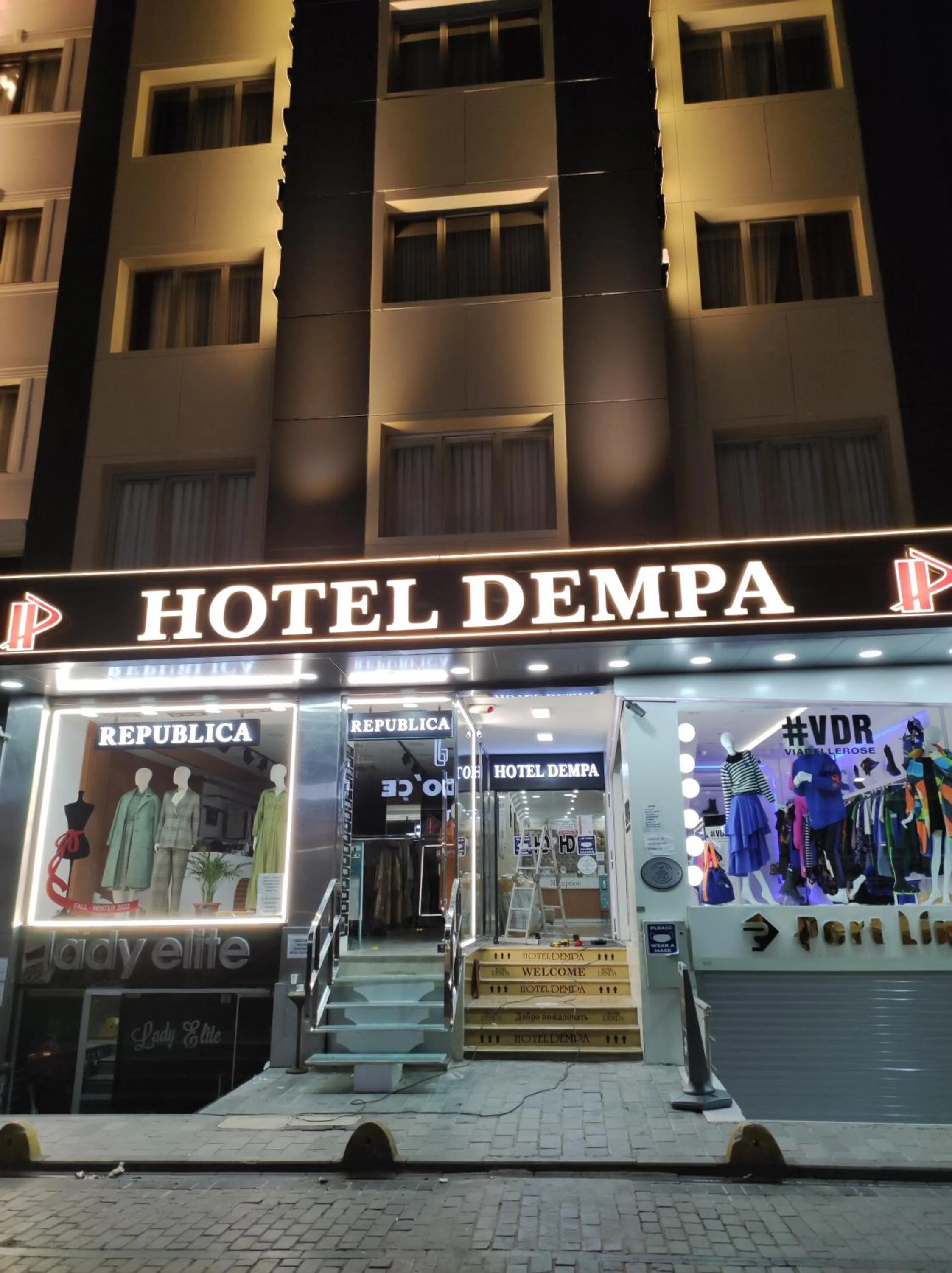Facade/entrance in Dempa Hotel