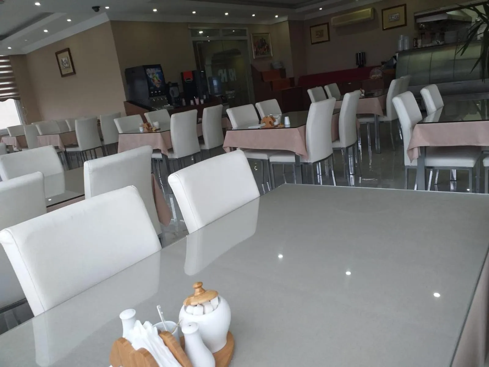 Restaurant/places to eat in Dempa Hotel
