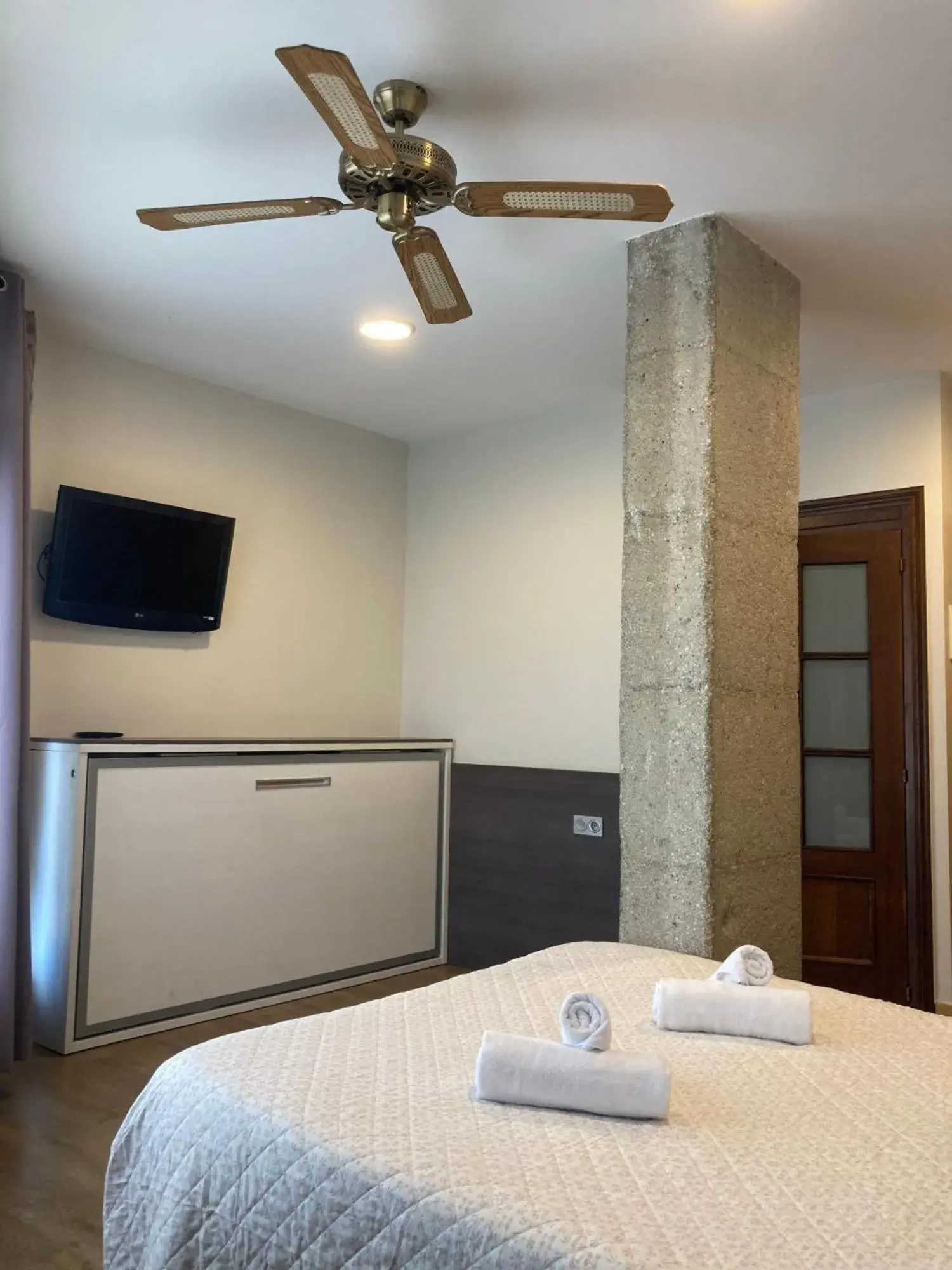 Deluxe Triple Room in Pension & resataurante AMAZKAR Deluxe Triple Room in Pension & resataurante AMAZKAR