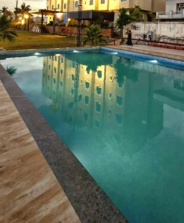 Swimming pool in Hotel Grand Vasaante