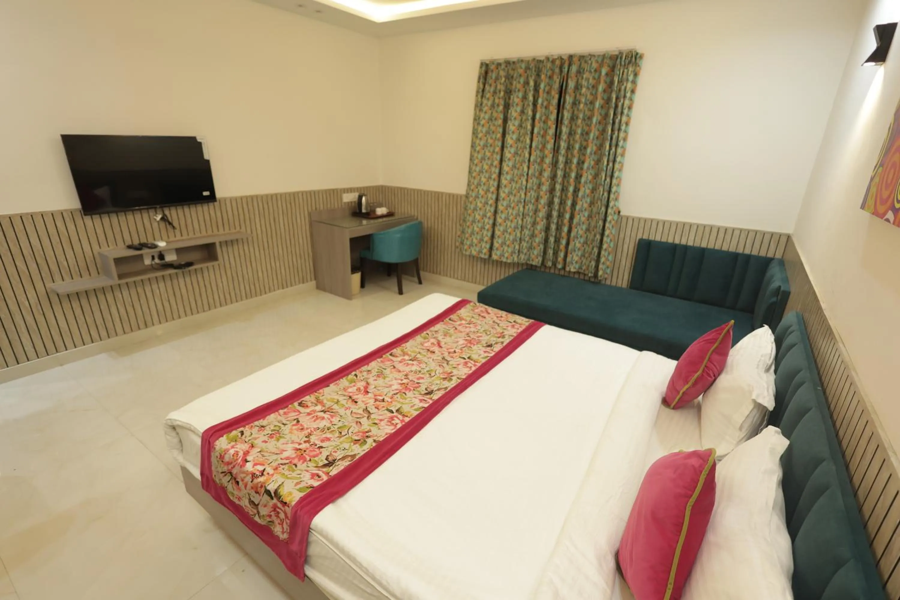 Bedroom, Bed in Hotel Grand Vasaante