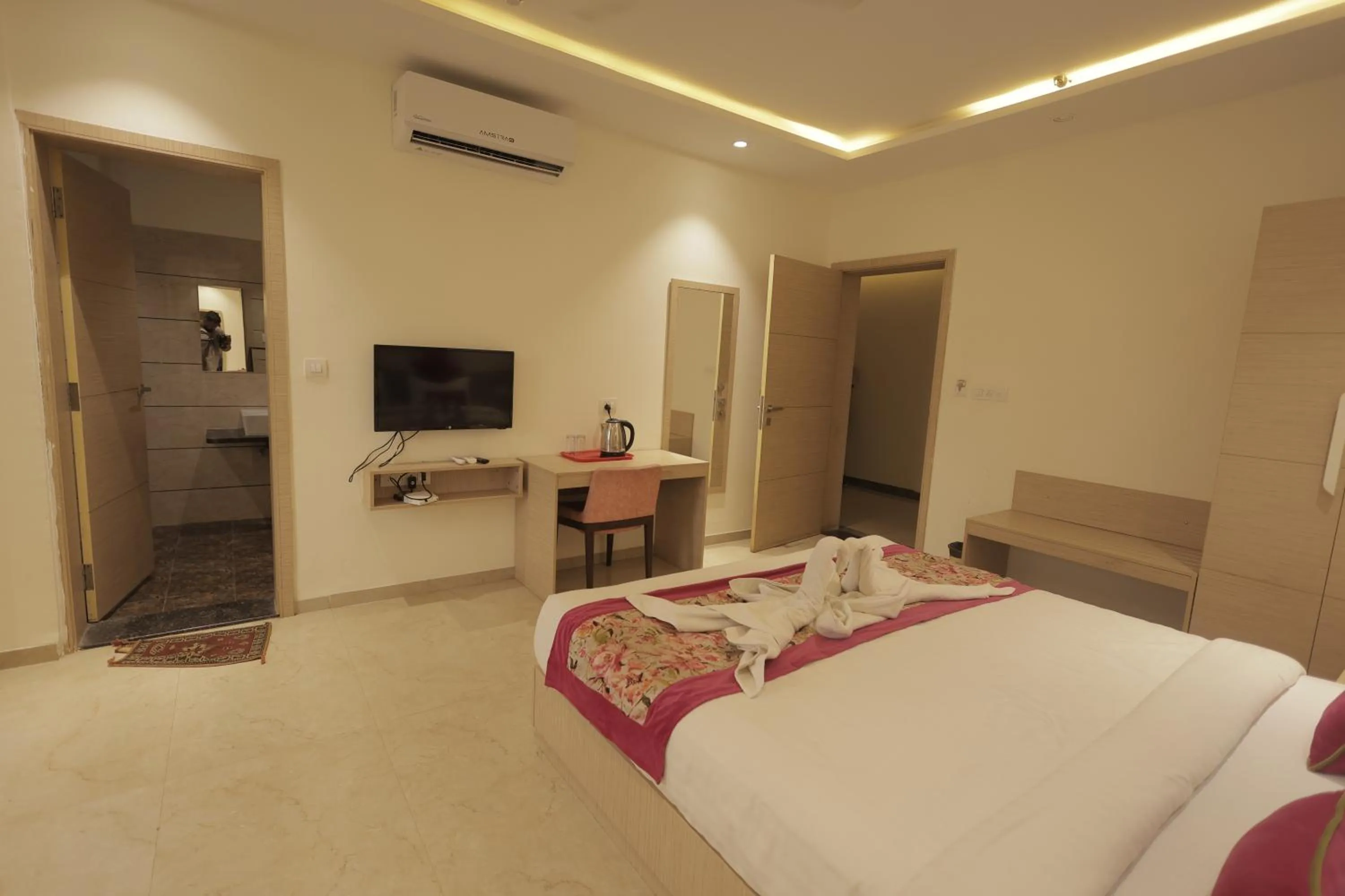 Bedroom, Bed in Hotel Grand Vasaante