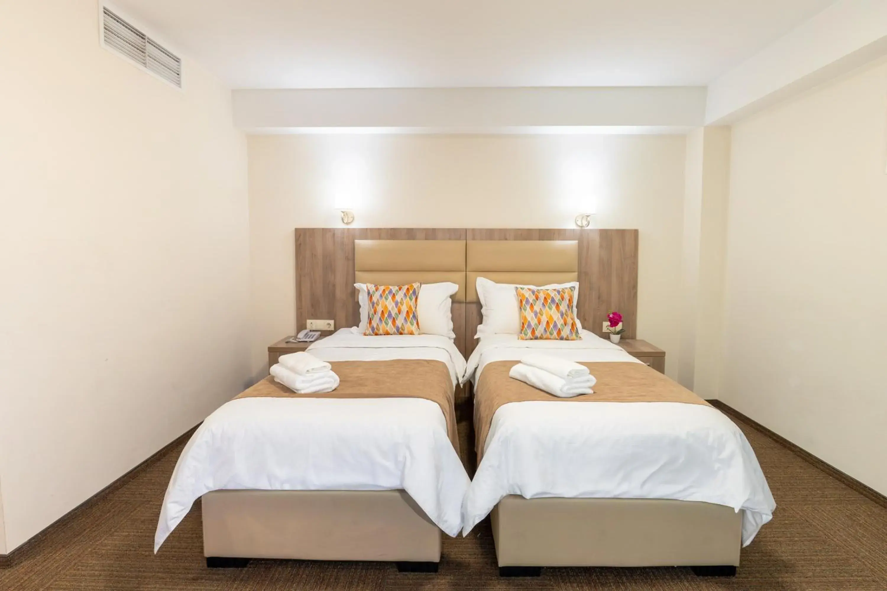 Economy Twin Room in Hotel Somi Inn Economy Twin Room in Hotel Somi Inn