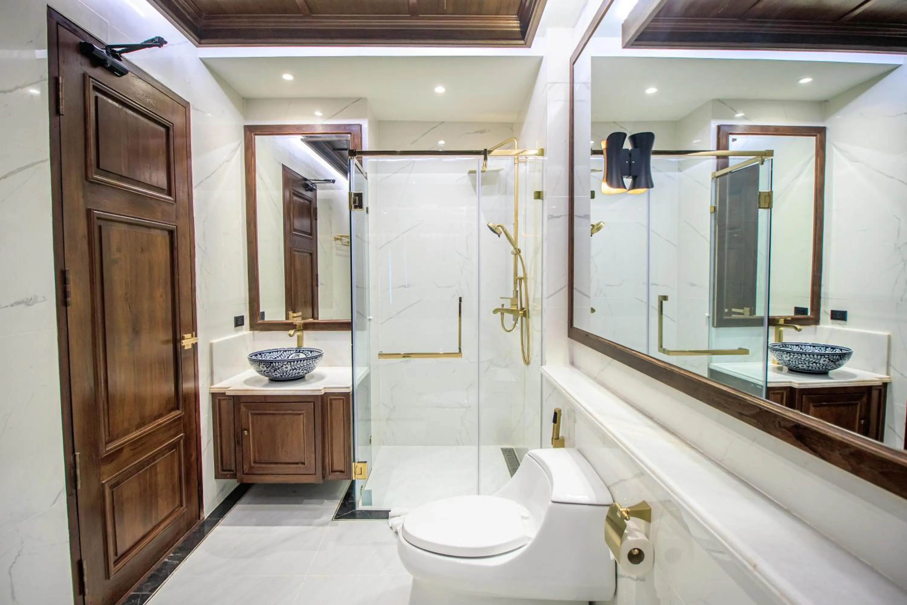 Shower in S48 River Ping