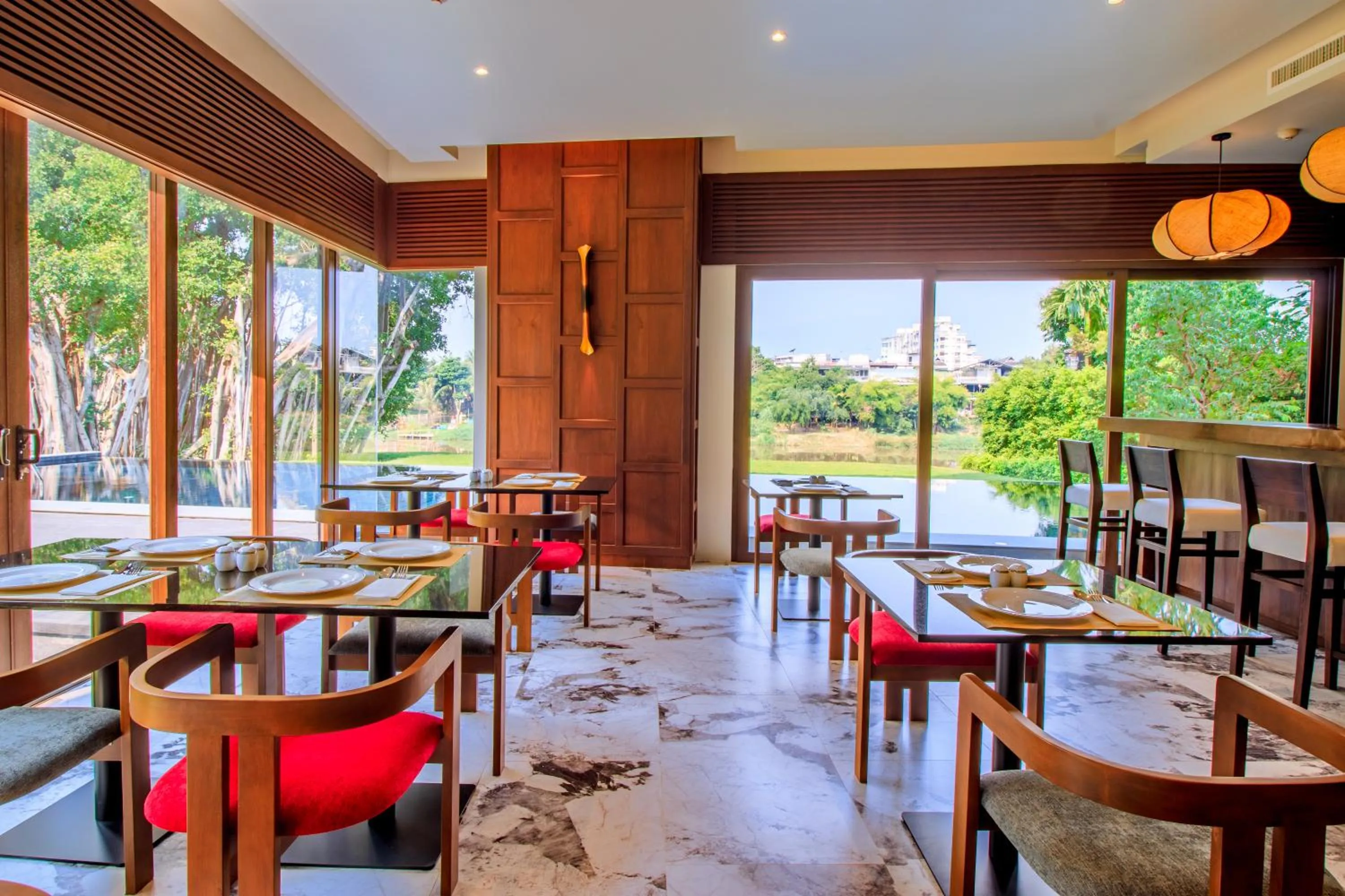 Restaurant/places to eat in S48 River Ping