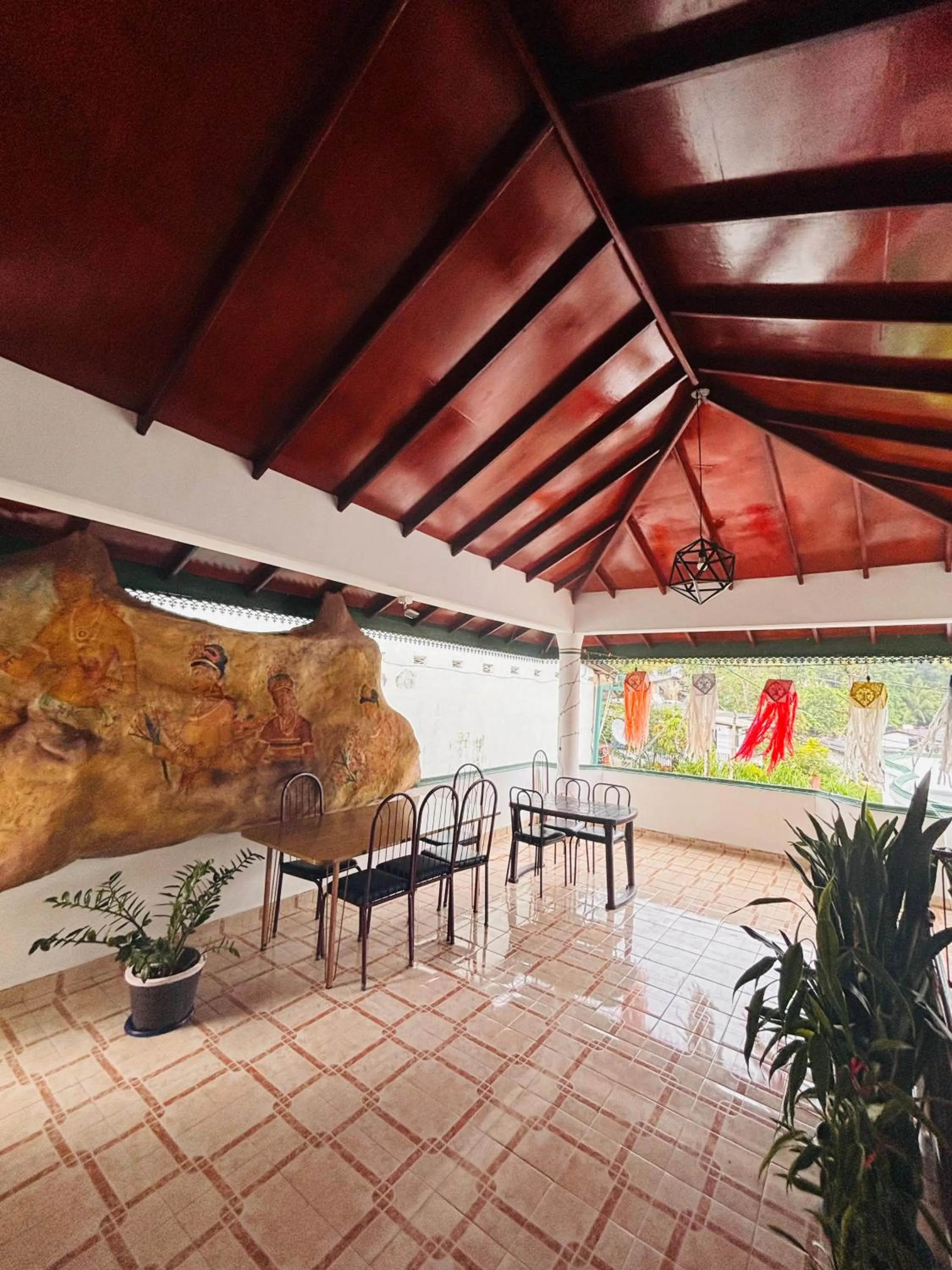 Restaurant/places to eat in The Villa Angeline