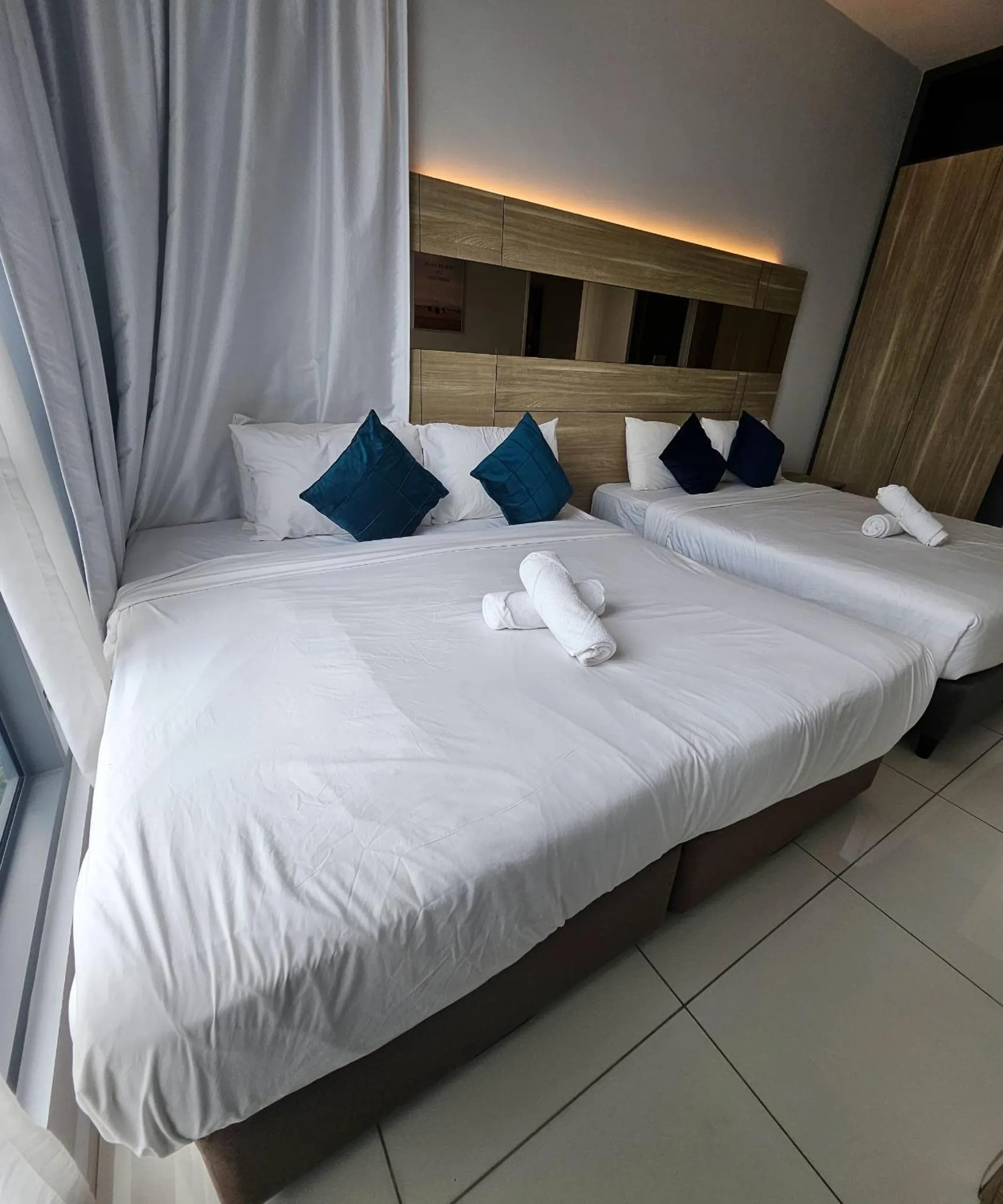 Photo of the whole room, Bed in The Signature Suites at Robertson Bukit Bintang