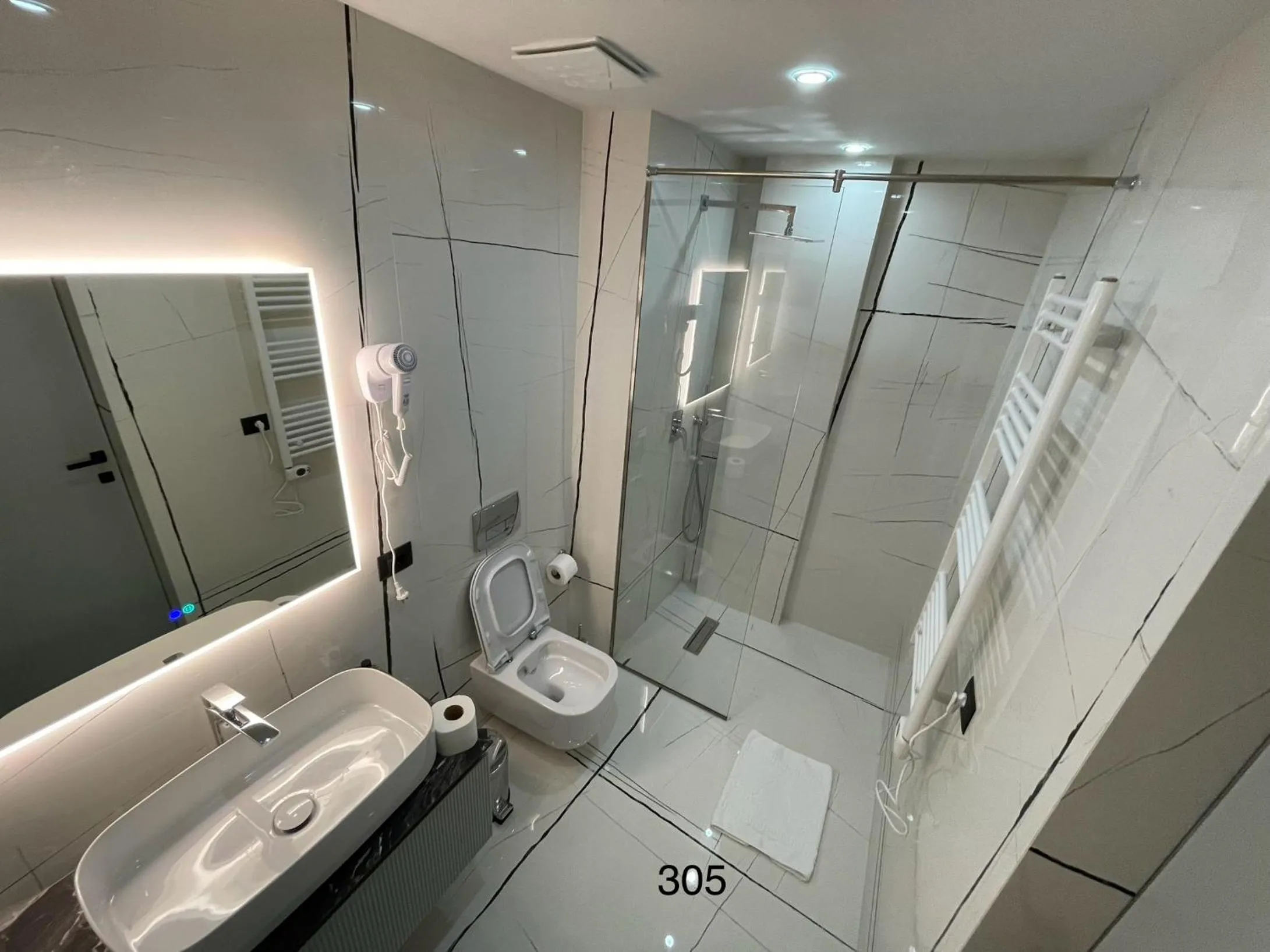 Toilet in Arbnor Boutique Hotel