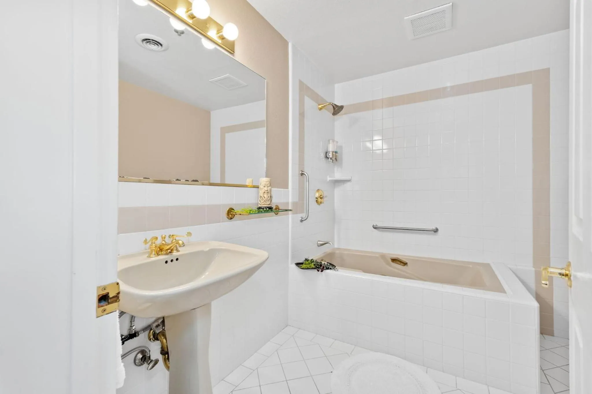 Shower in Bella Villa Messina