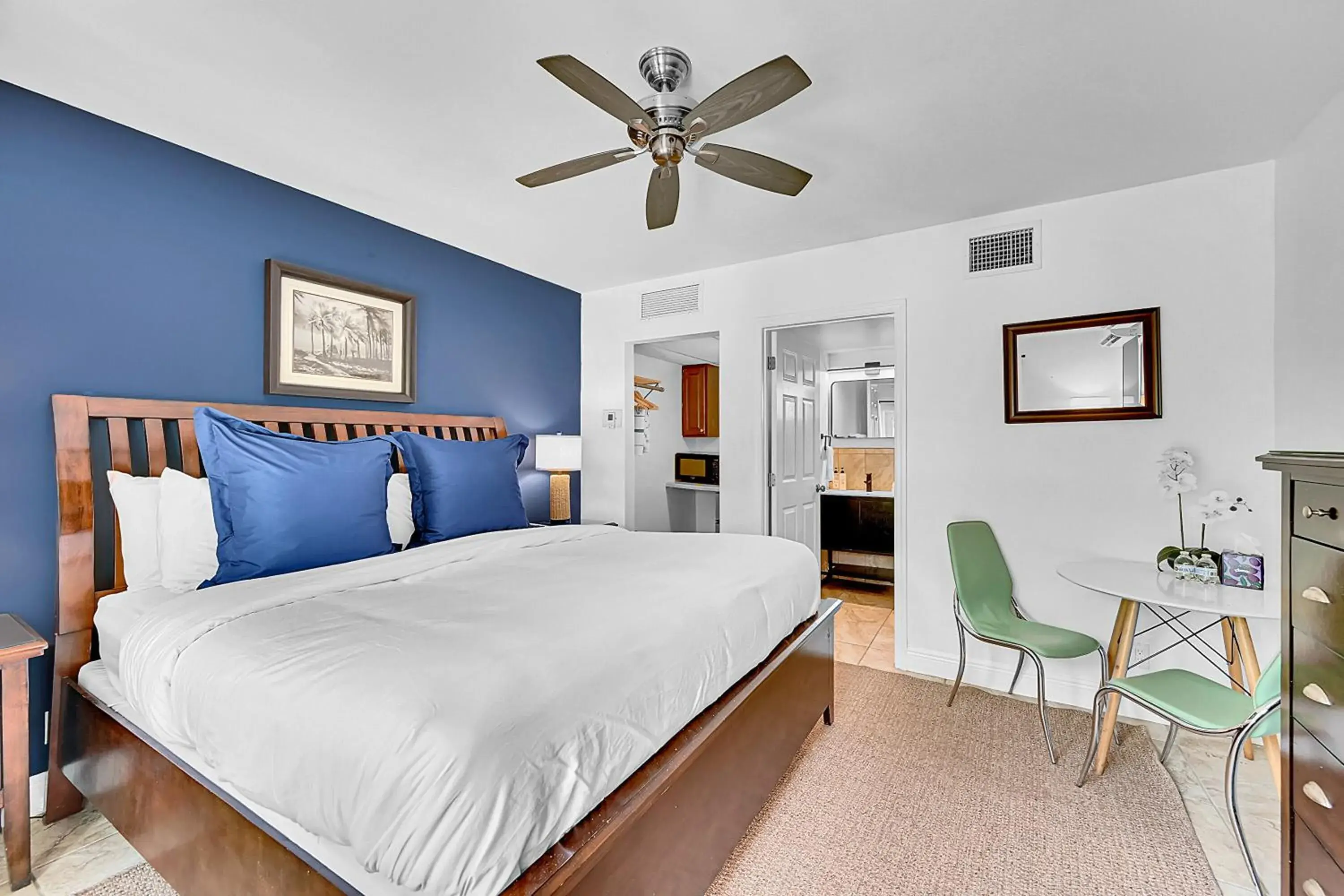 King Room with Pool View in Inn On The Drive King Room with Pool View in Inn On The Drive