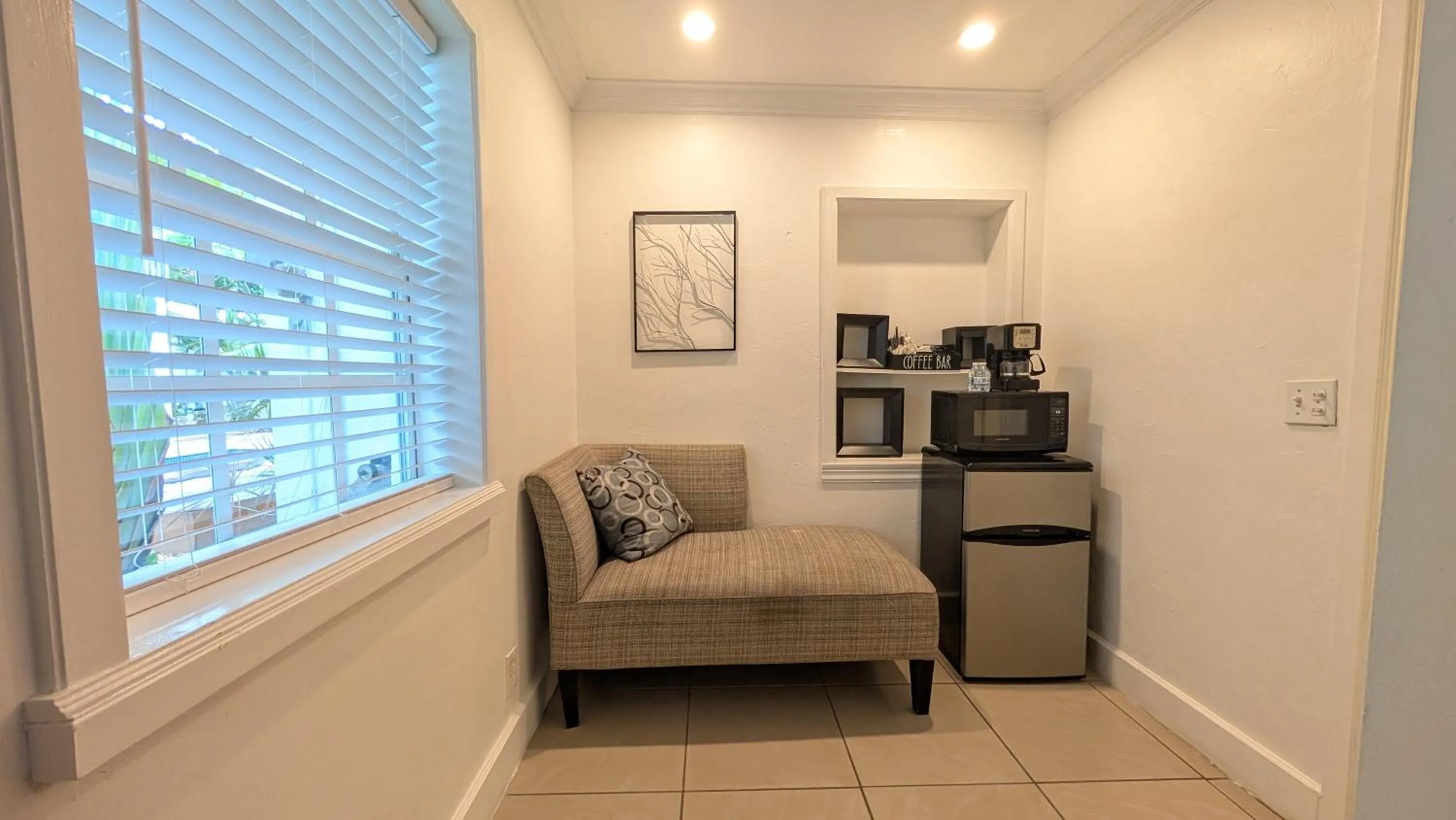 Coffee/tea facilities in Inn On The Drive