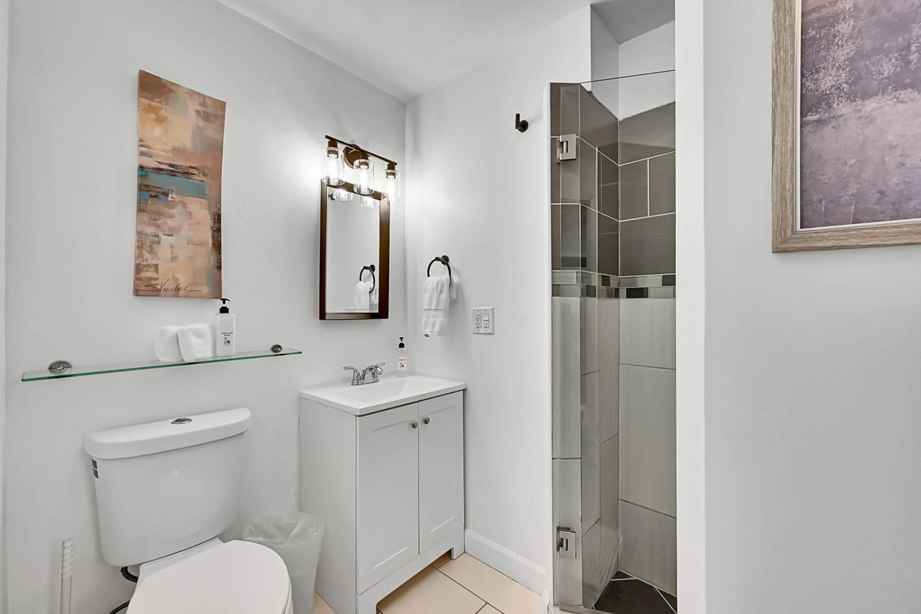 Shower in Inn On The Drive