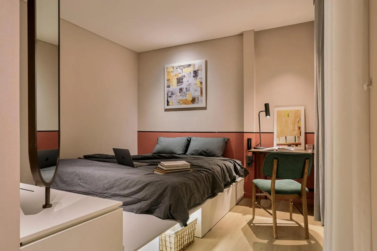 Standard King Room in Express by M Village 46 Thảo Điền