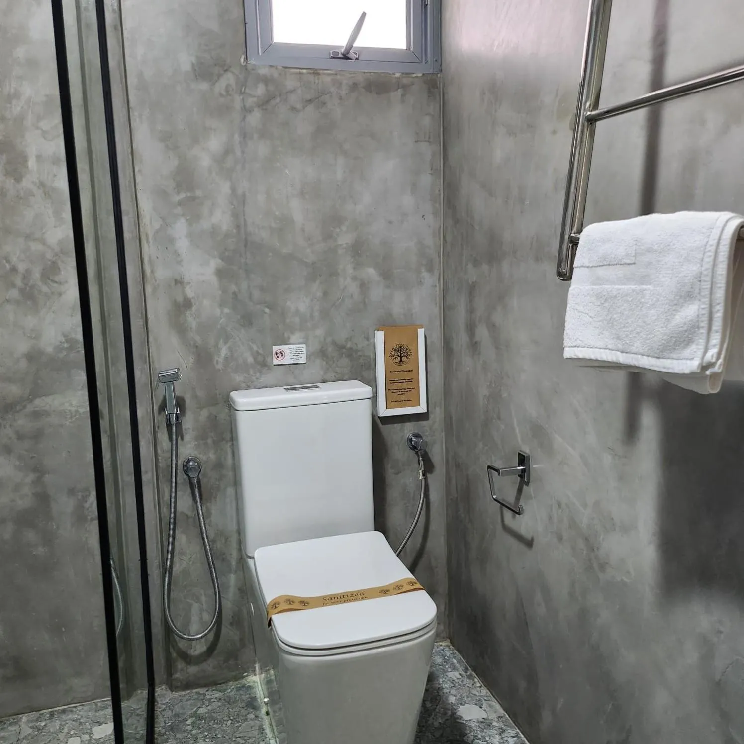 Toilet in Neem Tree House, Trincomalee
