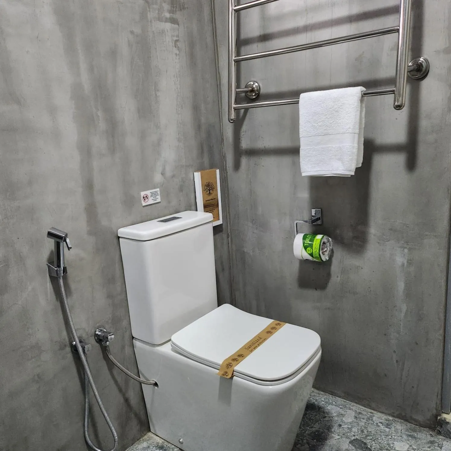 Toilet in Neem Tree House, Trincomalee