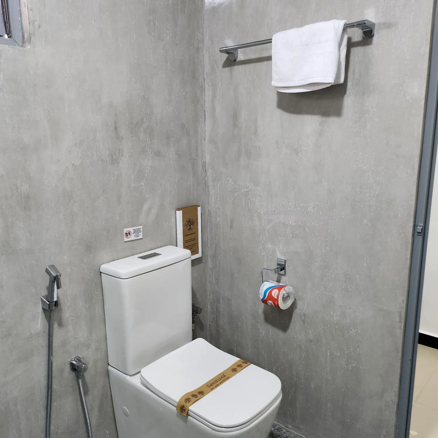 Toilet in Neem Tree House, Trincomalee
