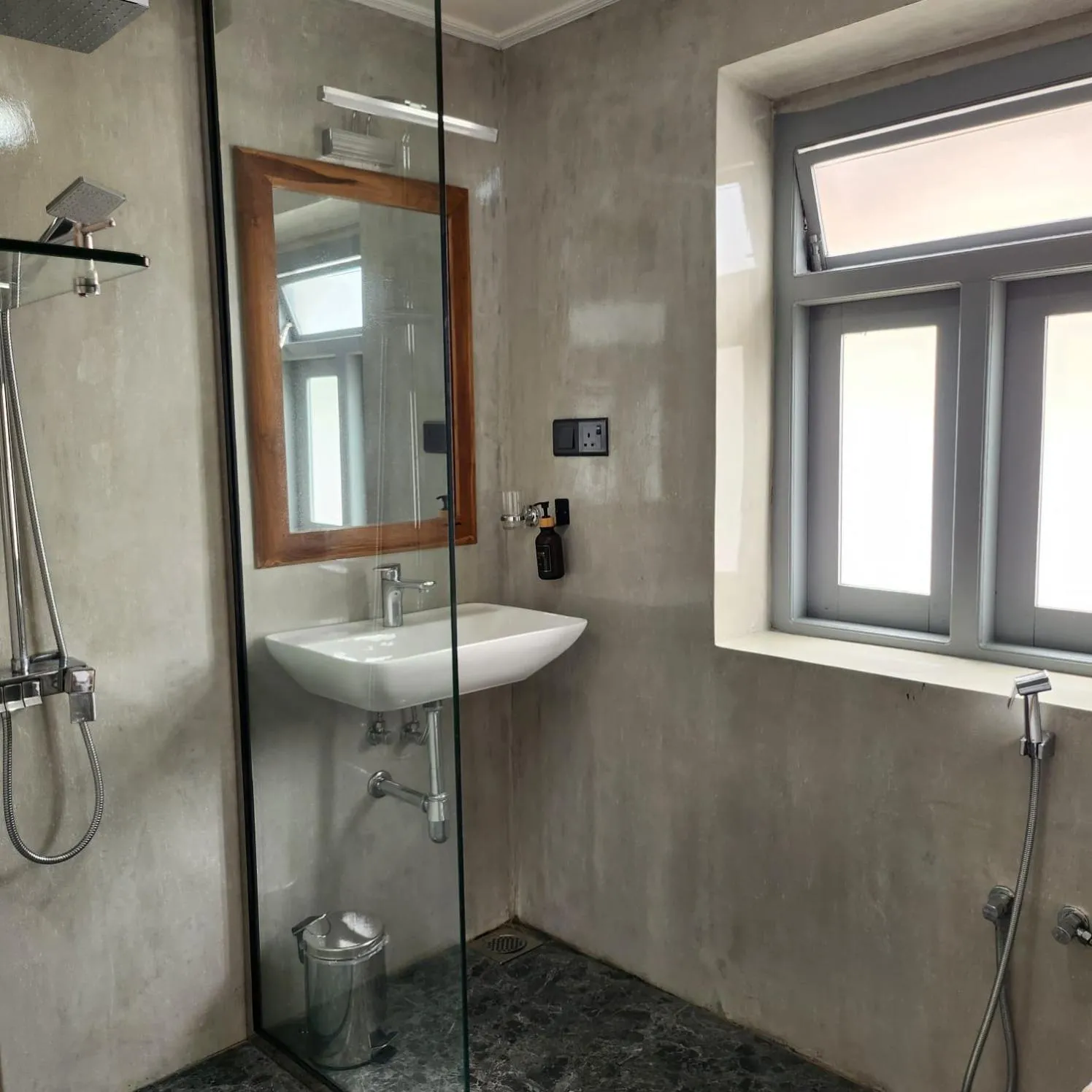 Bathroom in Neem Tree House, Trincomalee
